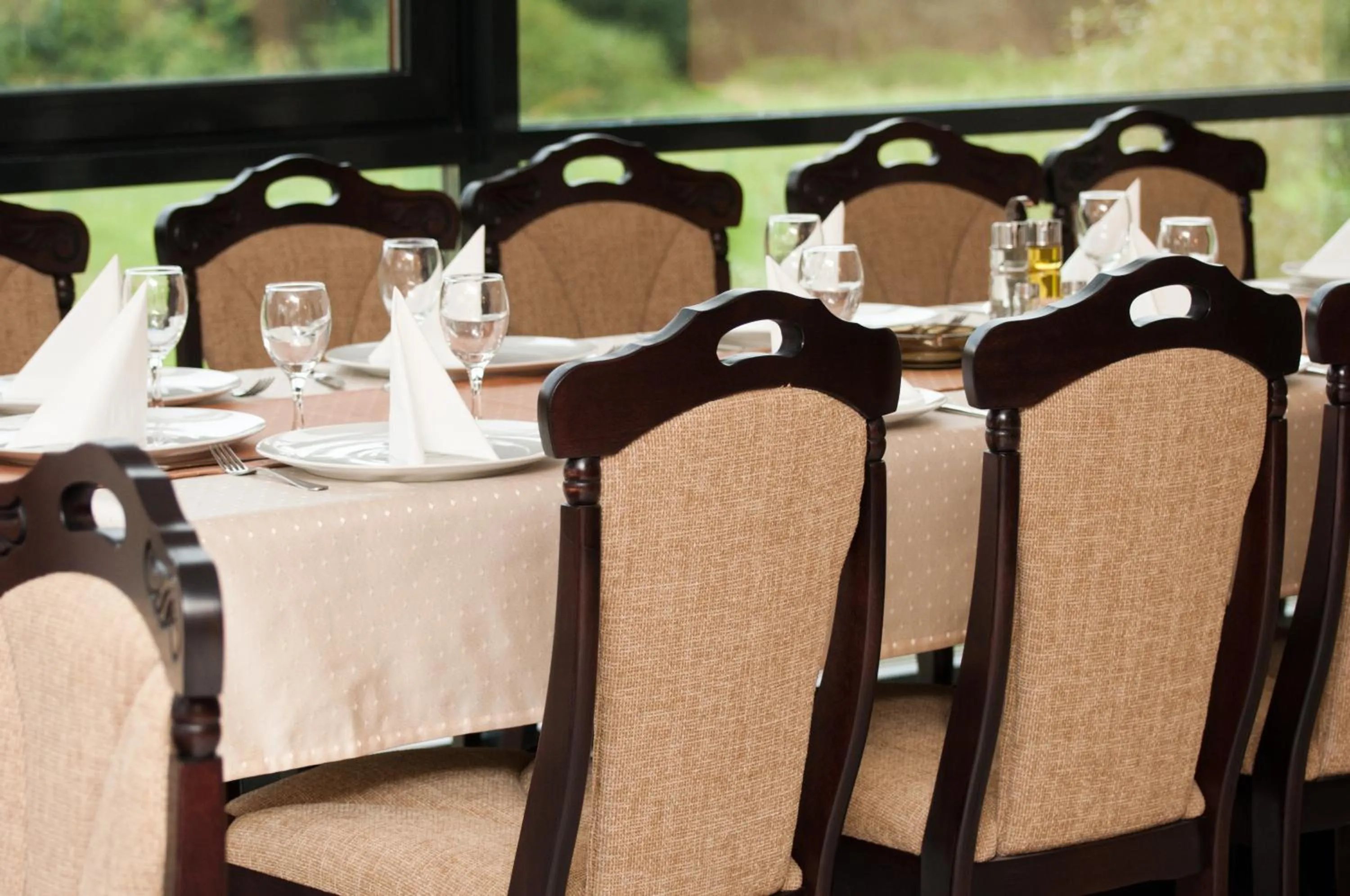 Restaurant/places to eat in Hotel Hyperion