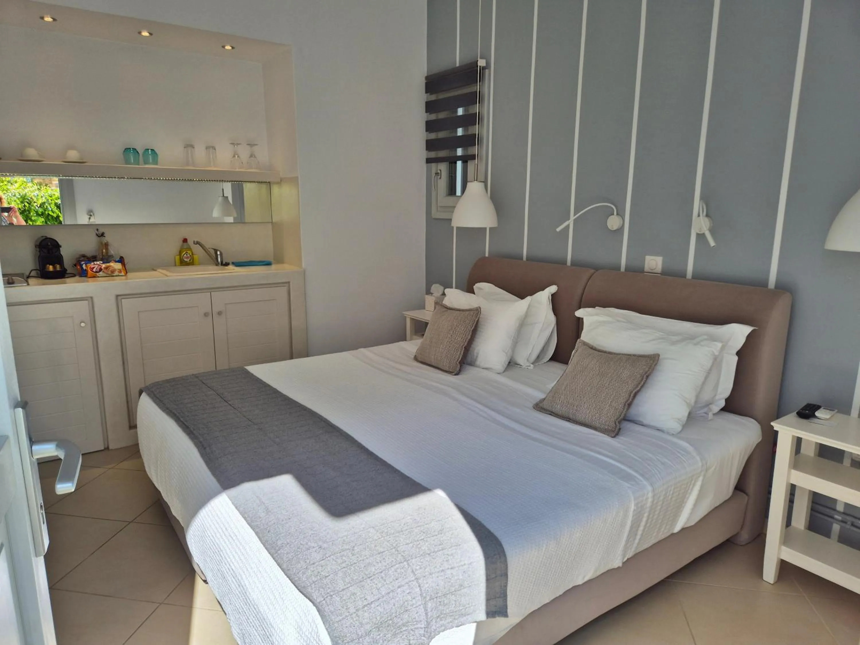 Kitchen or kitchenette, Bed in Romantica Suites