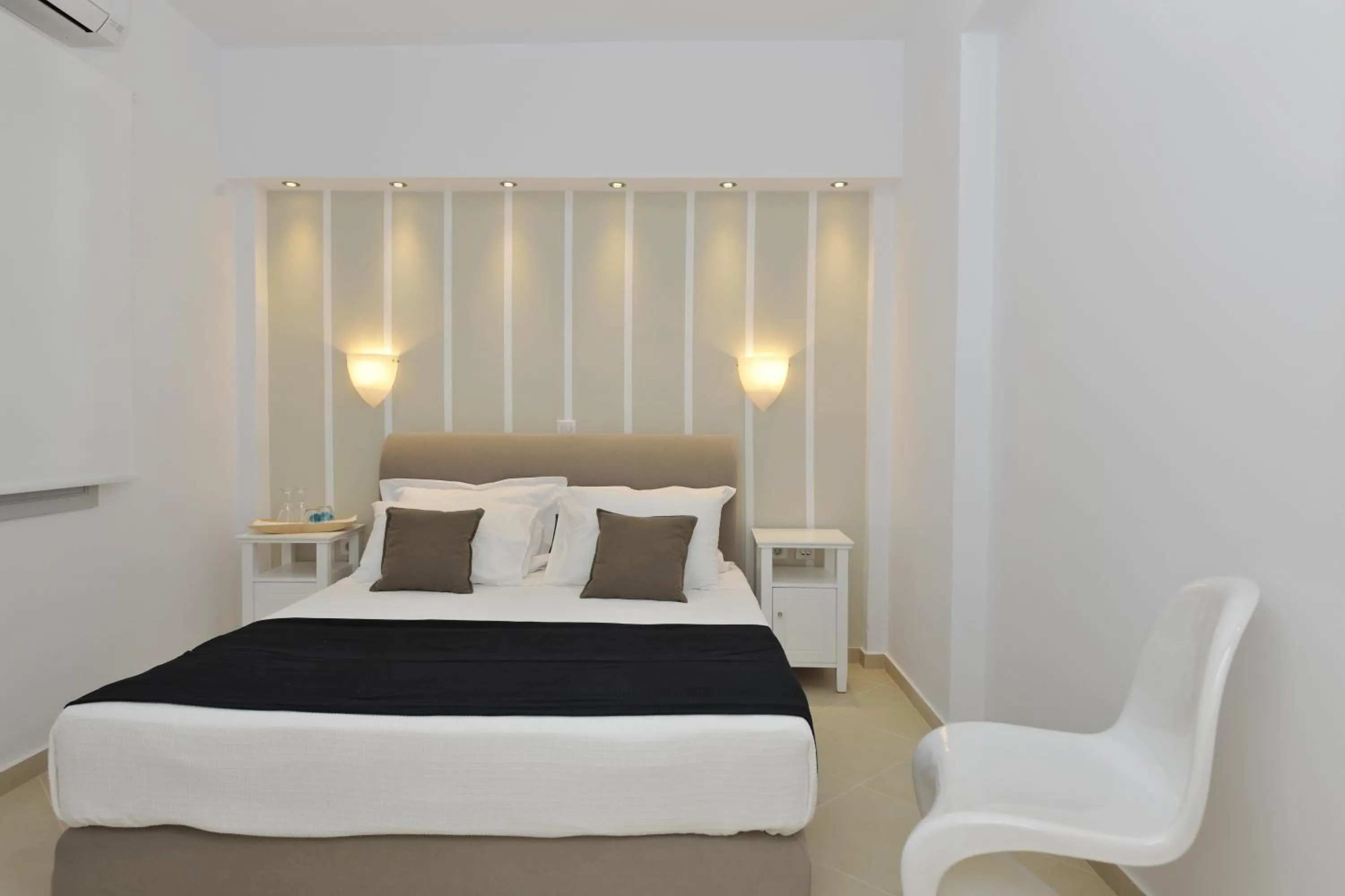 Bedroom, Bed in Romantica Suites