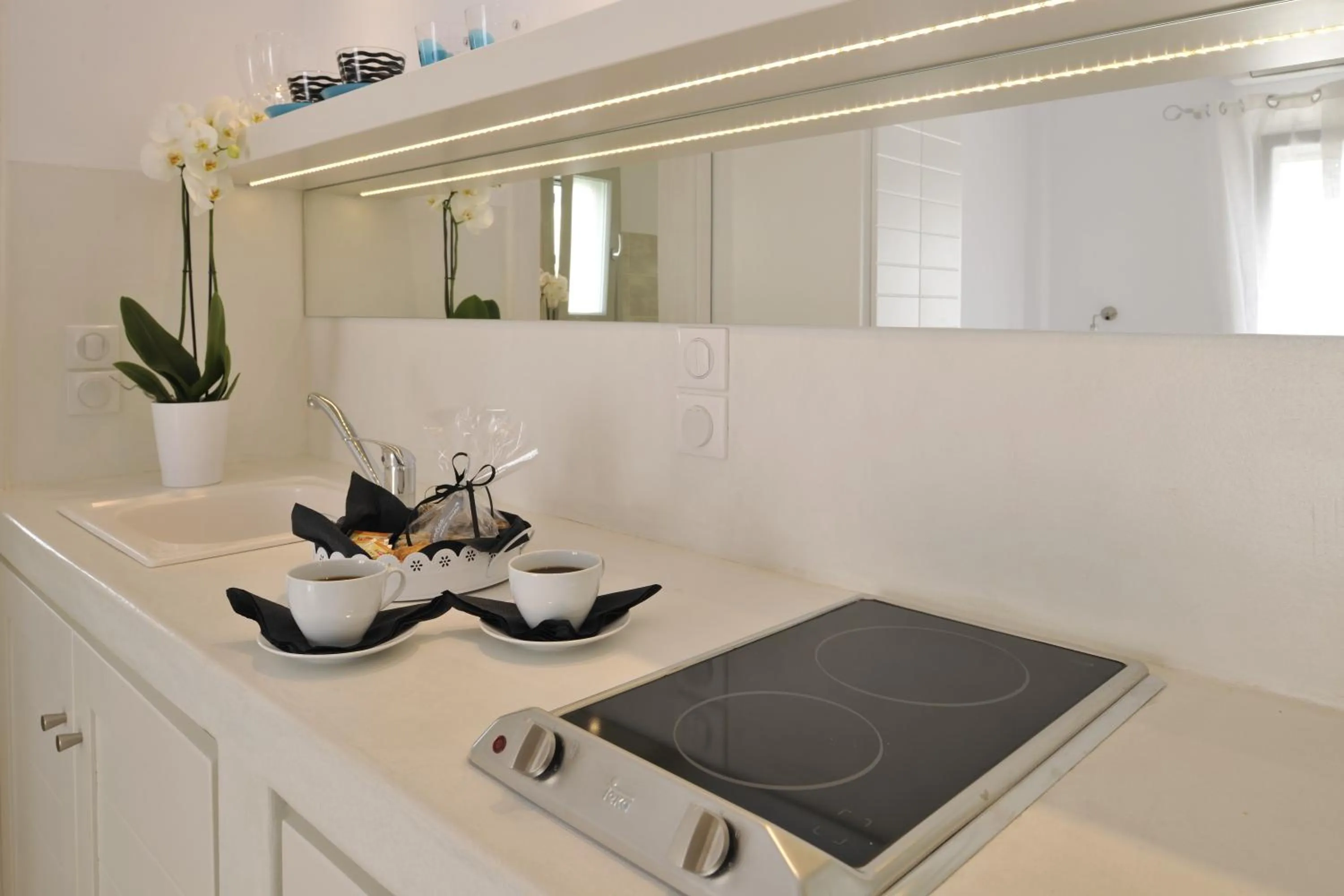 Kitchen or kitchenette in Romantica Suites