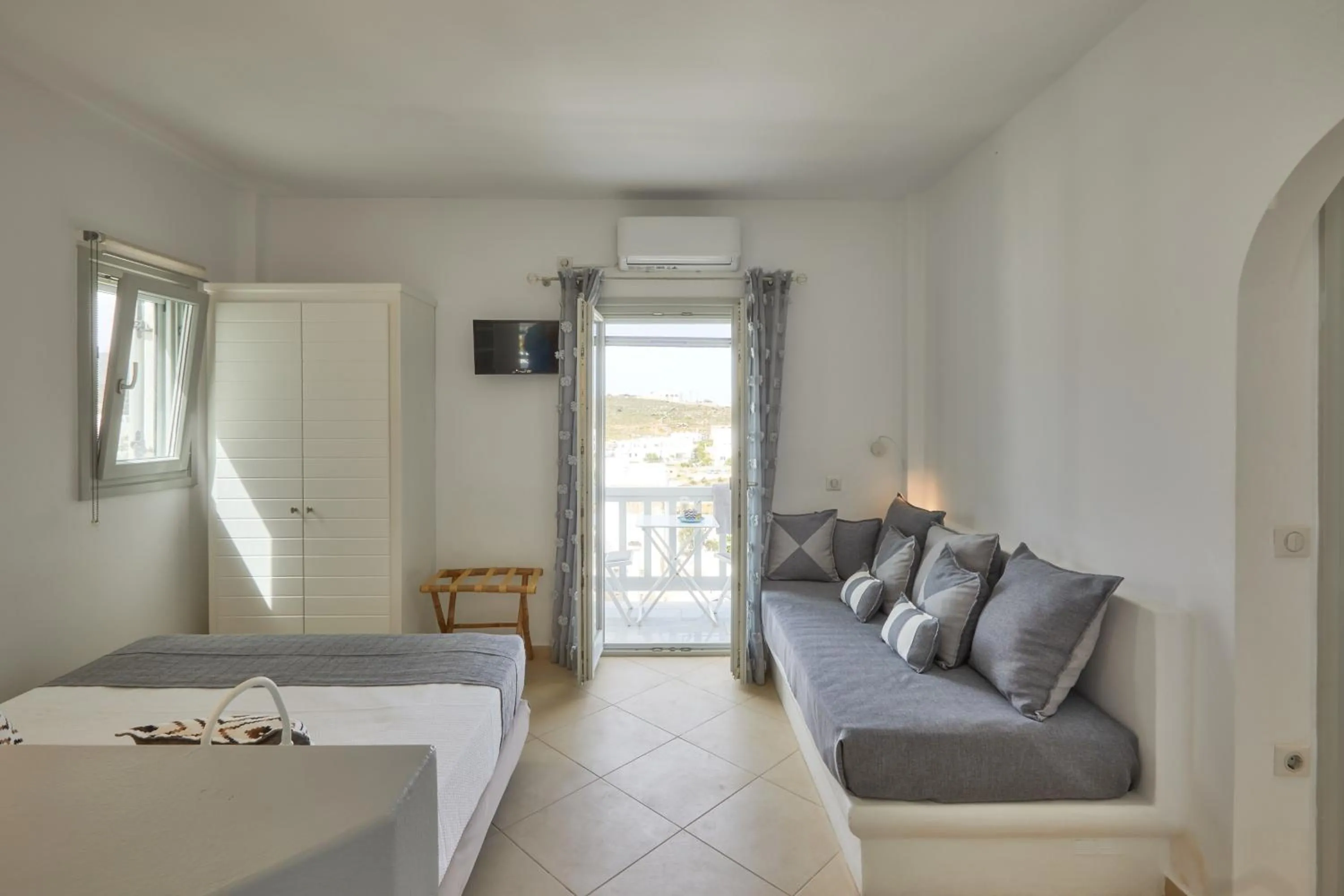 Balcony/Terrace, Bed in Romantica Suites