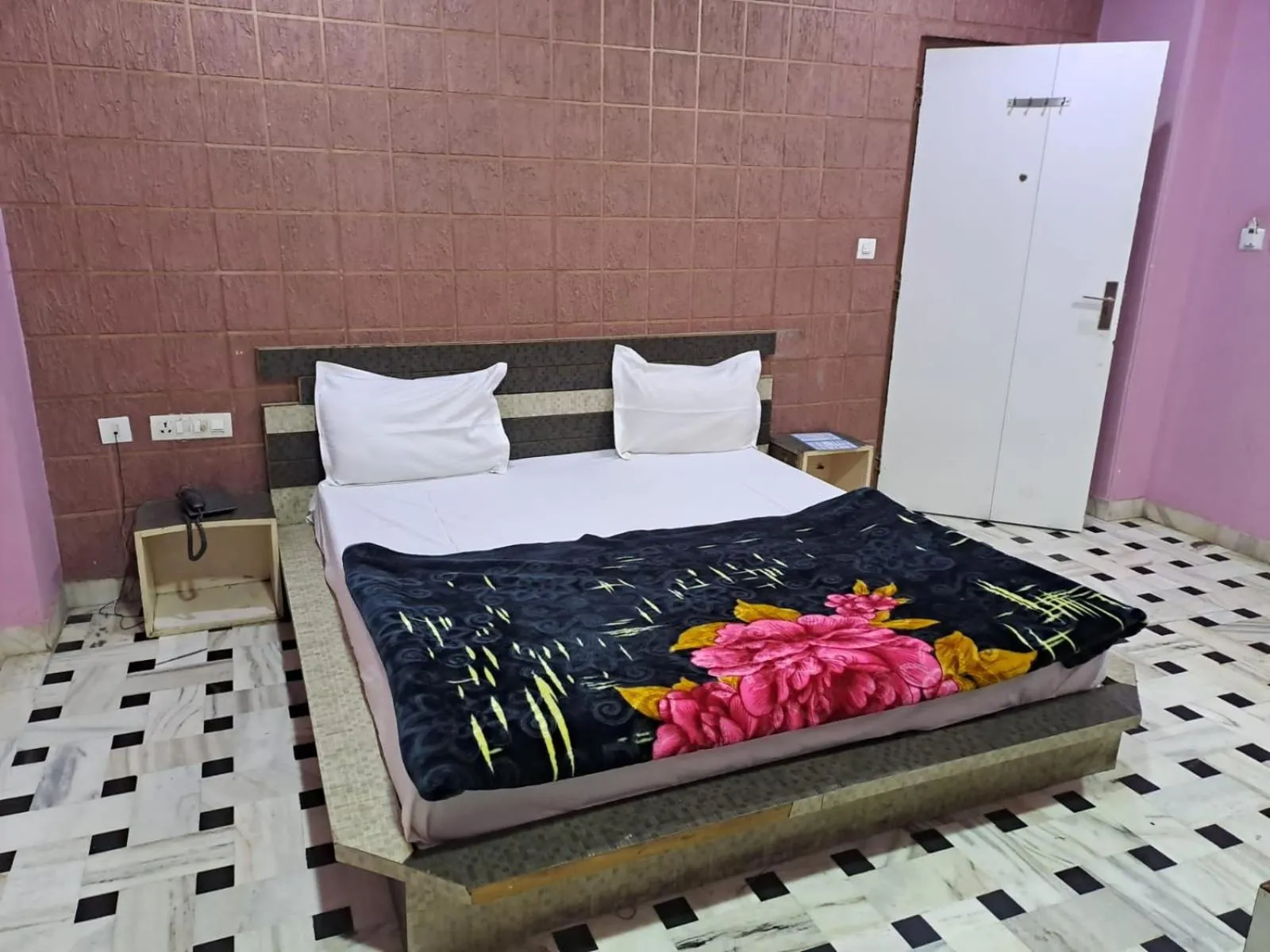 Bed in HOTEL HAYAT RESIDENCY