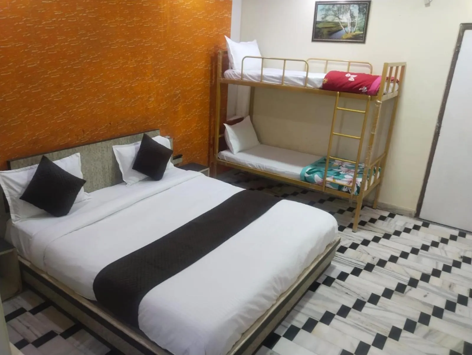 Bed in HOTEL HAYAT RESIDENCY