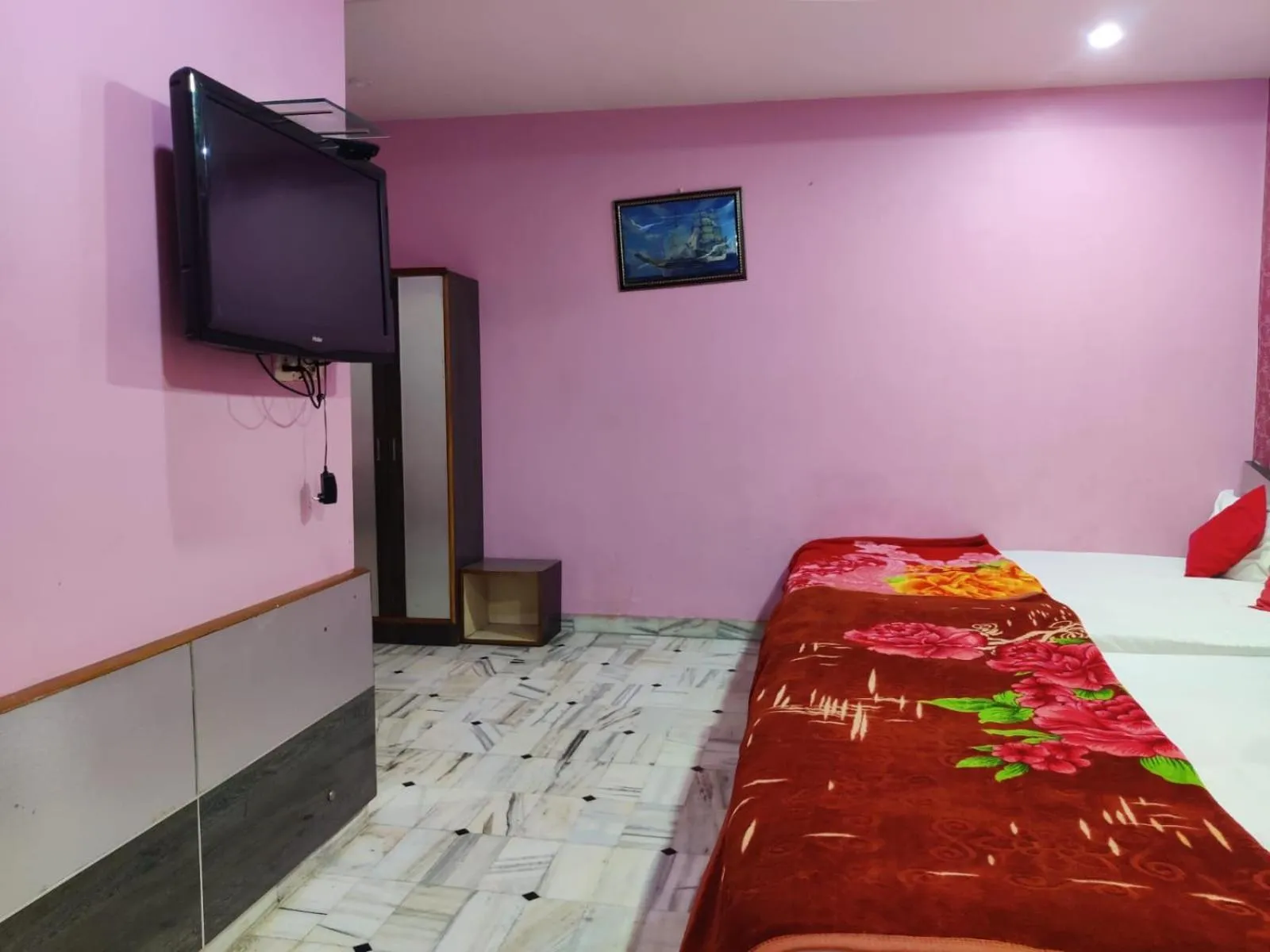 Bed in HOTEL HAYAT RESIDENCY