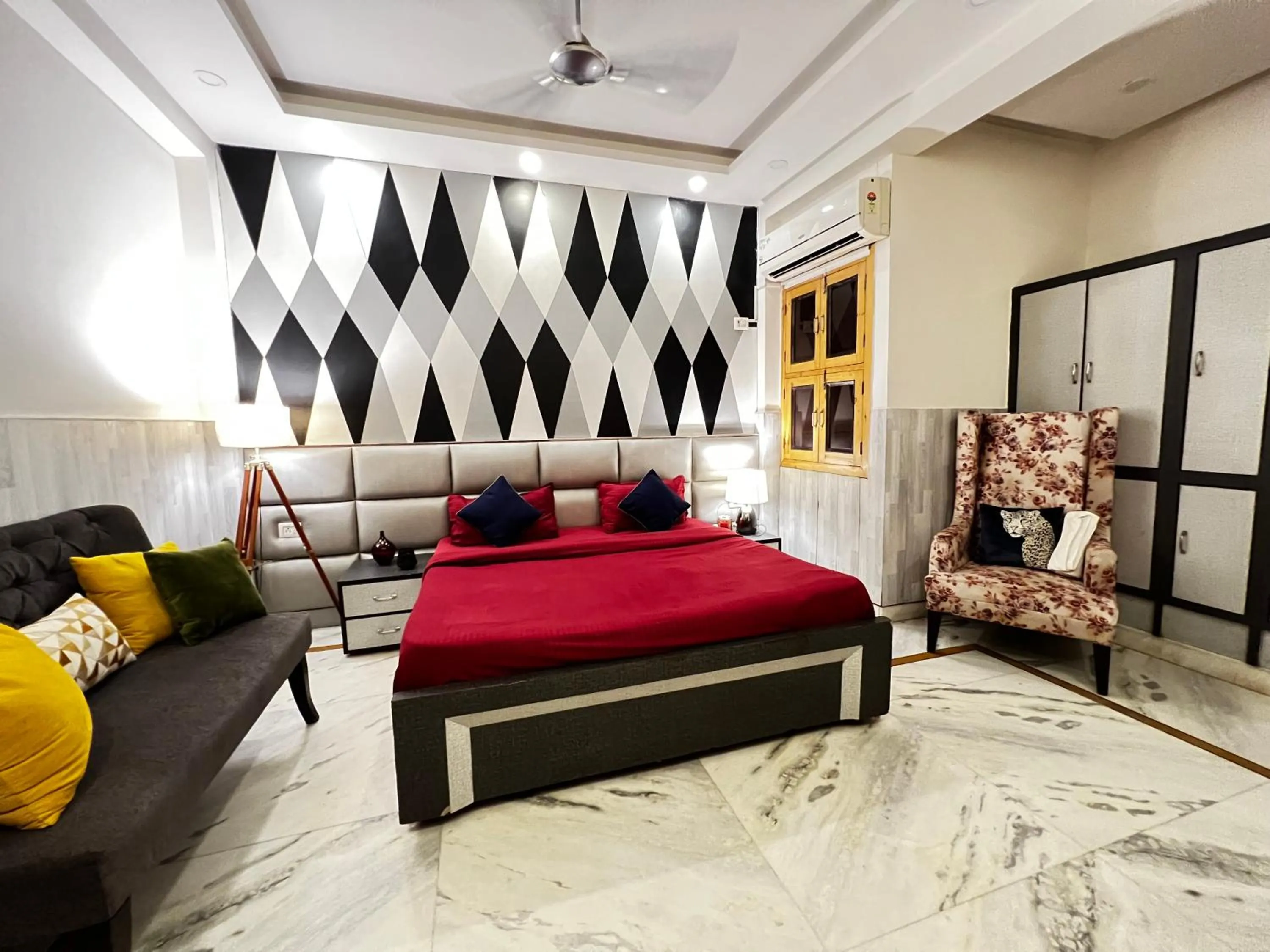 Bedroom, Bed in Divine Inn Hotel Near Rajouri Garden Main Market