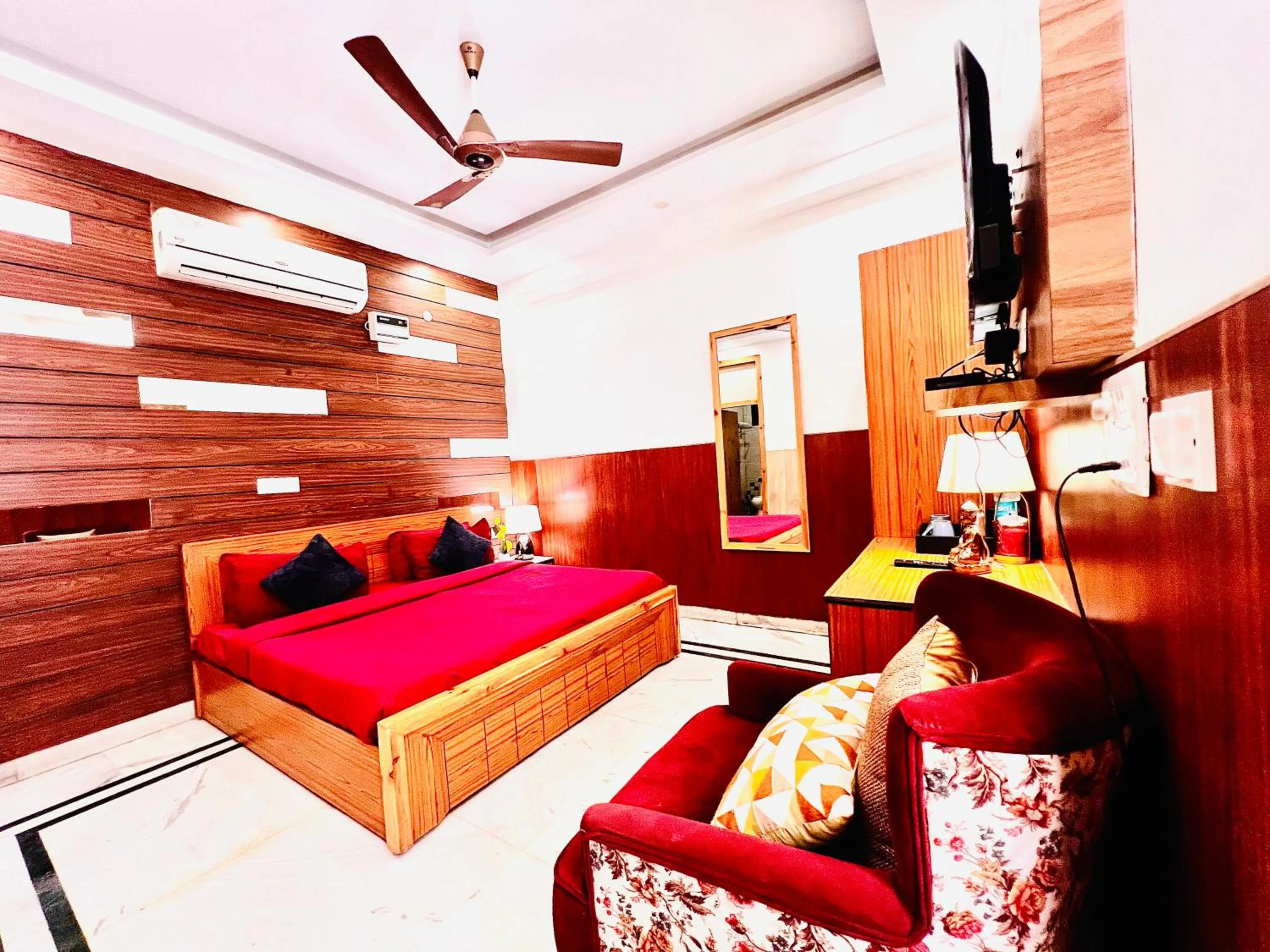 Bed in Divine Inn Hotel Near Rajouri Garden Main Market
