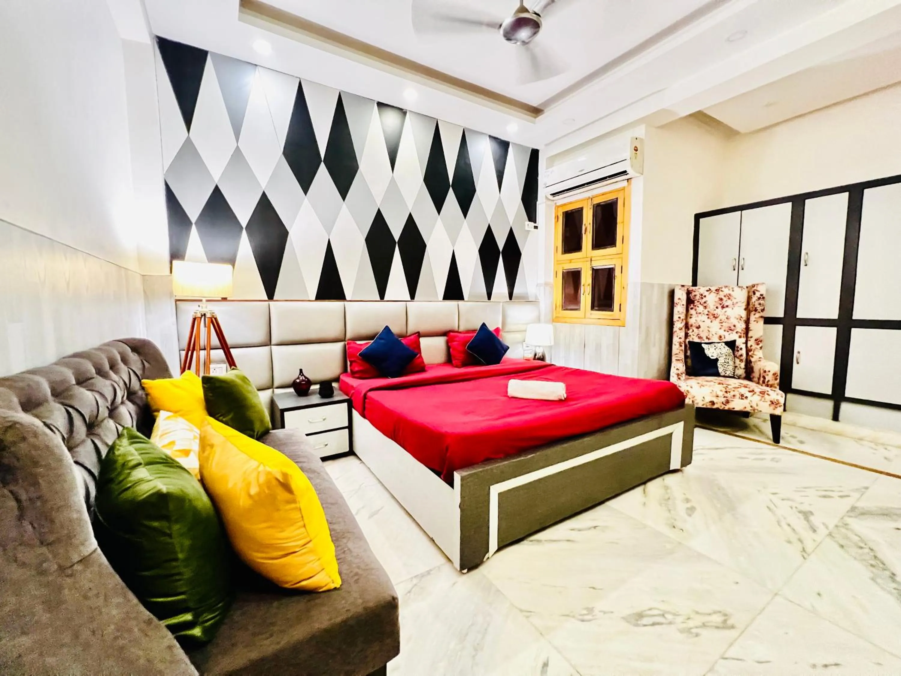 Bedroom, Bed in Divine Inn Hotel Near Rajouri Garden Main Market