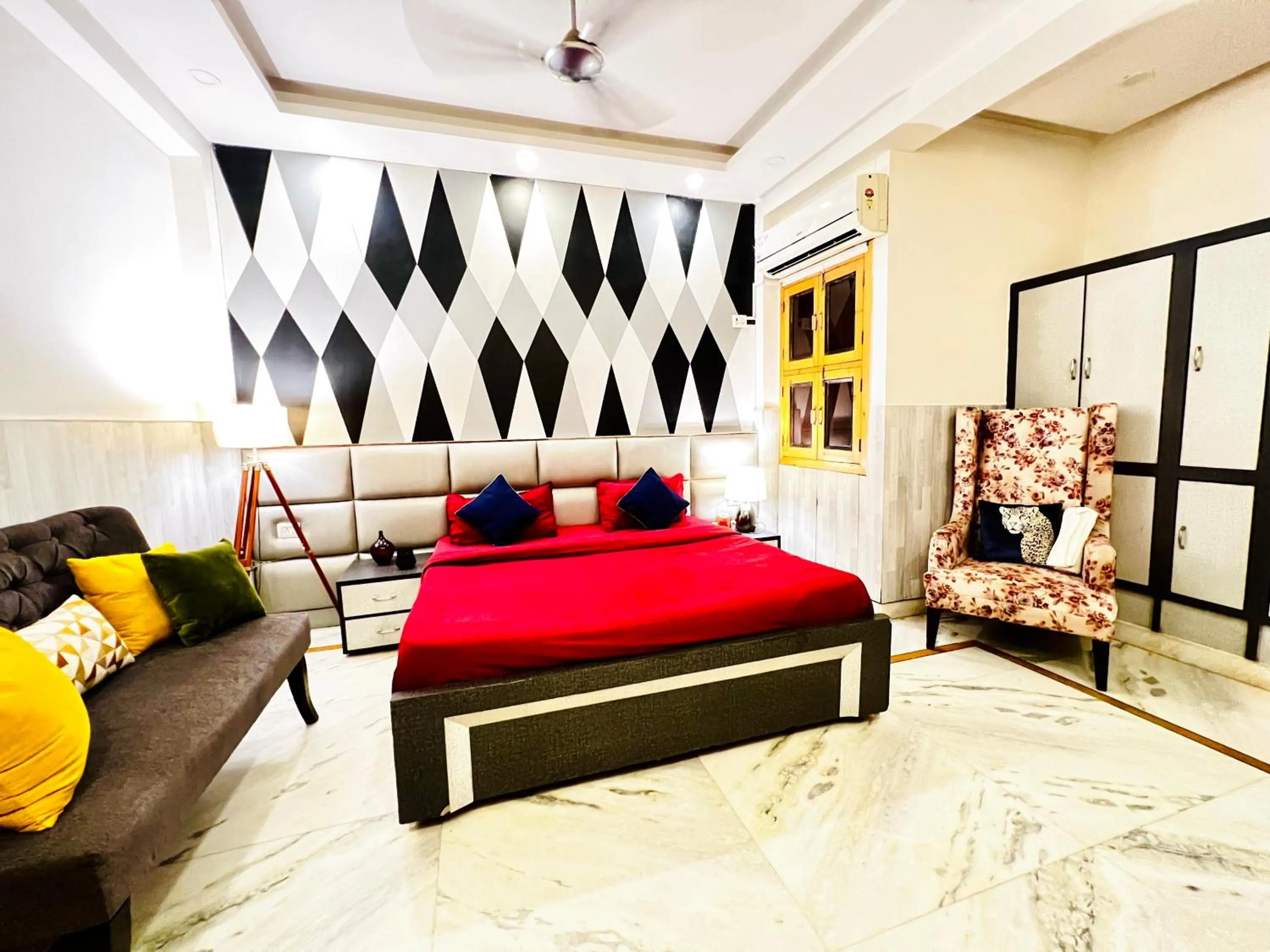 Bedroom, Bed in Divine Inn Hotel Near Rajouri Garden Main Market