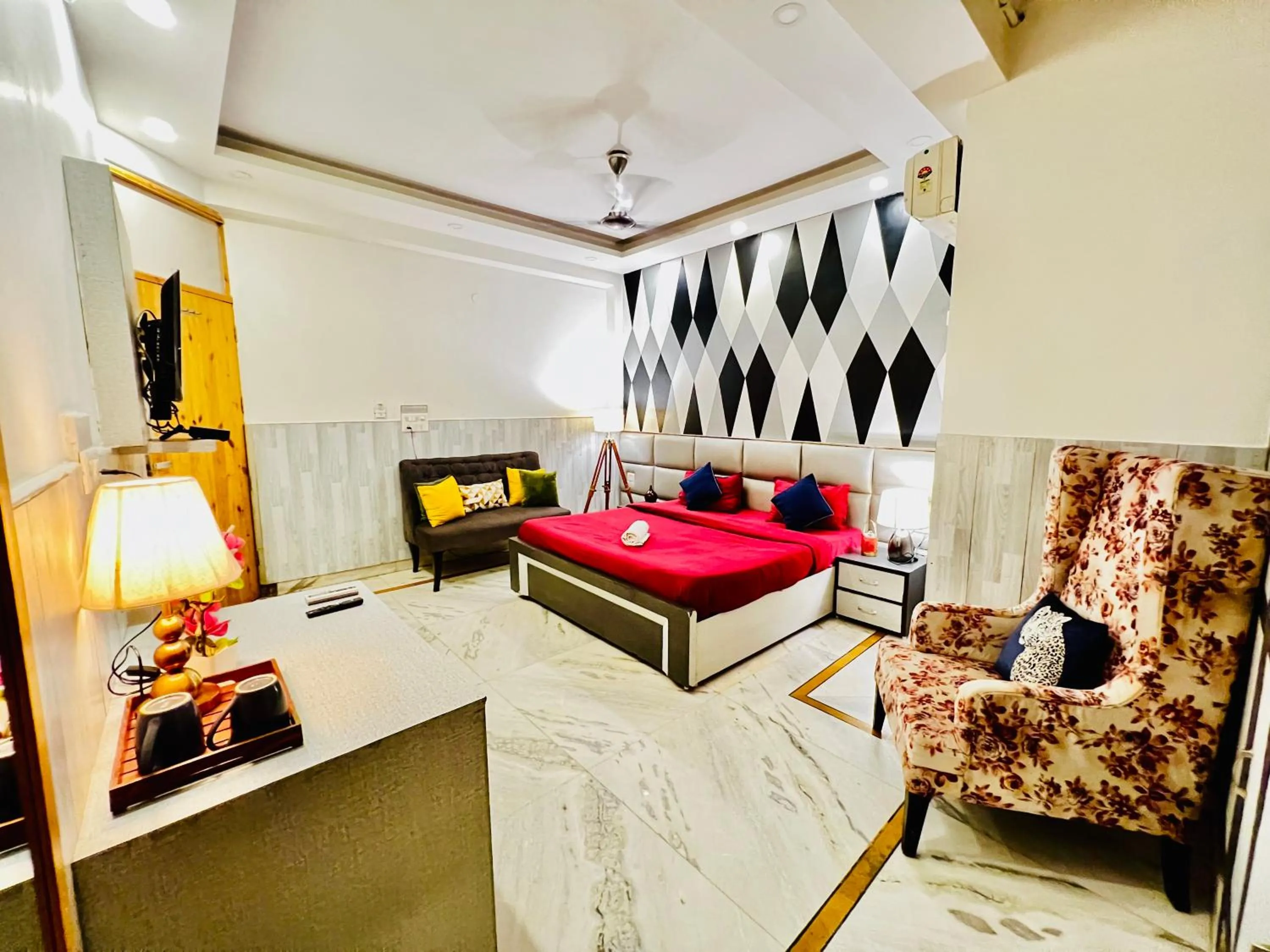 Bed in Divine Inn Hotel Near Rajouri Garden Main Market