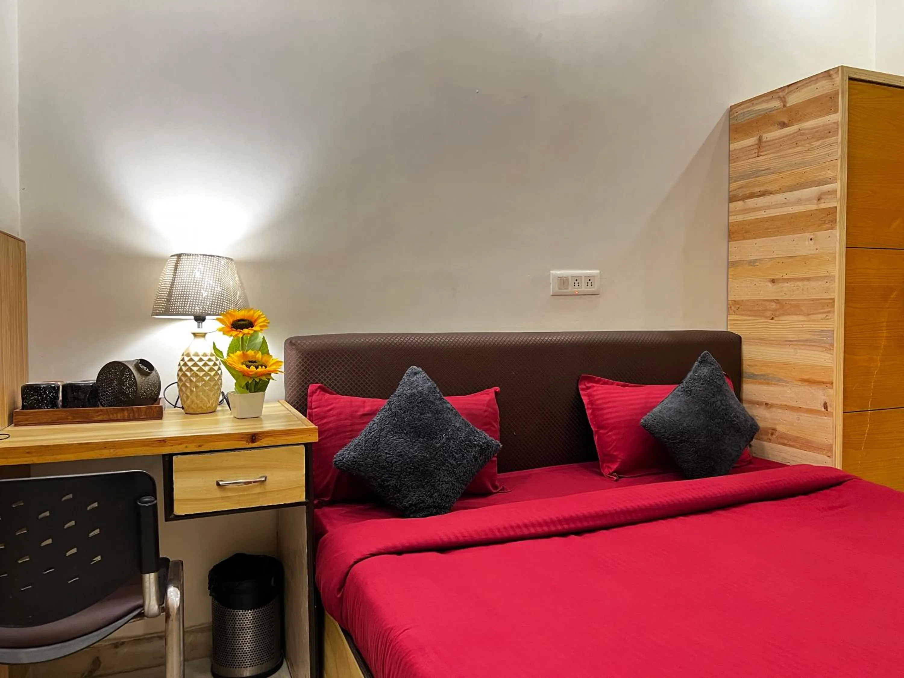 Bed in Divine Inn Hotel Near Rajouri Garden Main Market