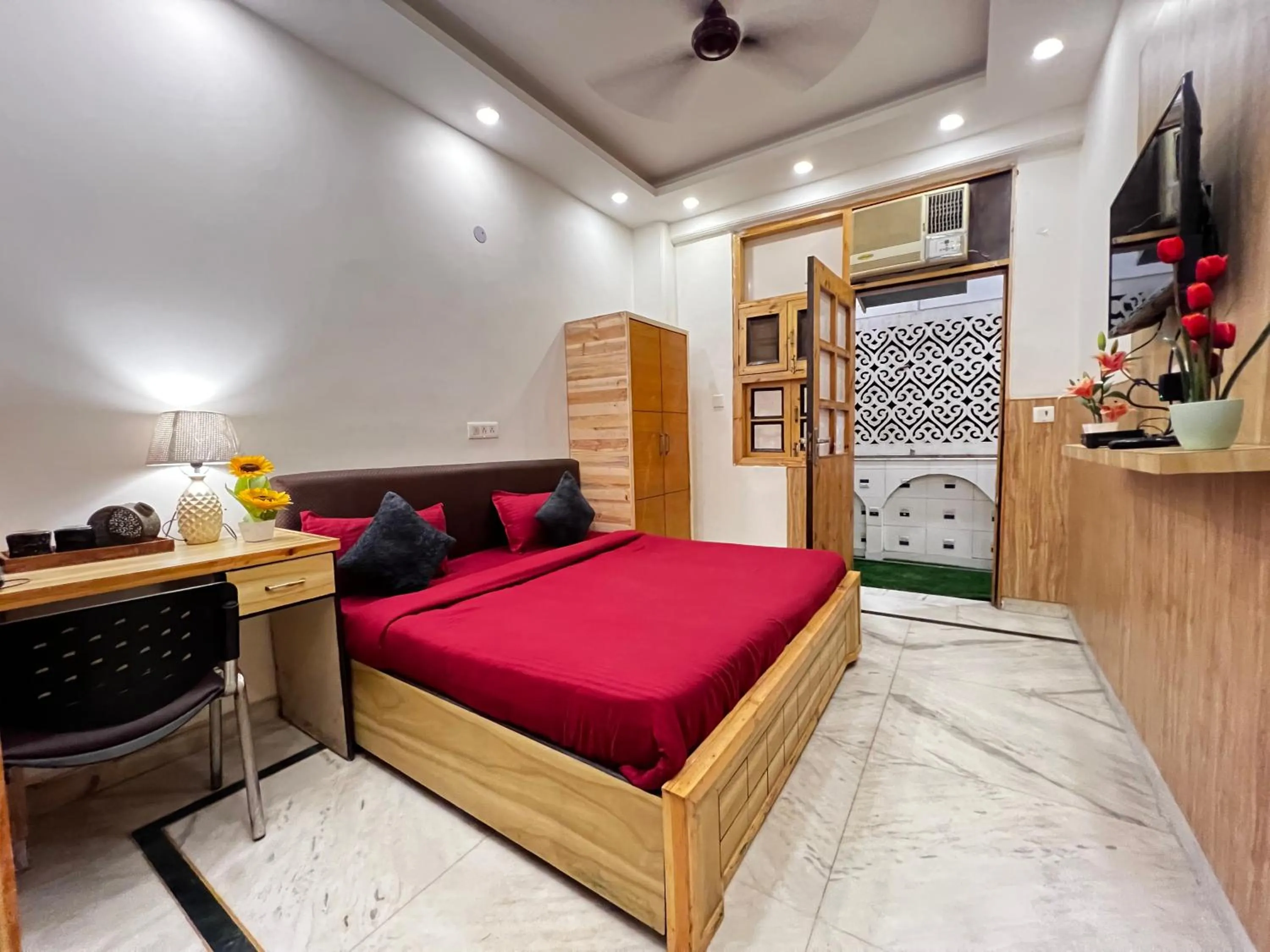 Bed in Divine Inn Hotel Near Rajouri Garden Main Market