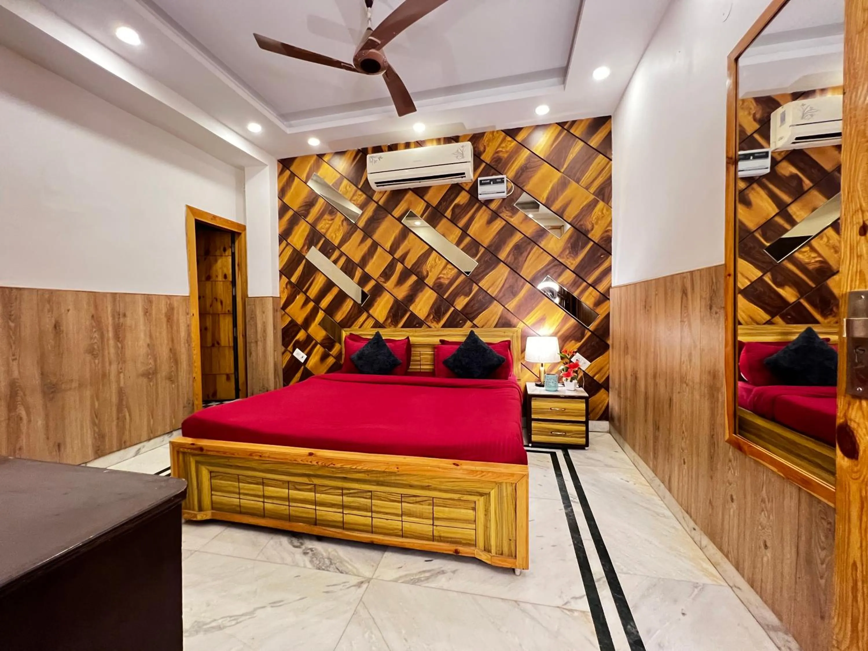 Living room, Bed in Divine Inn Hotel Near Rajouri Garden Main Market