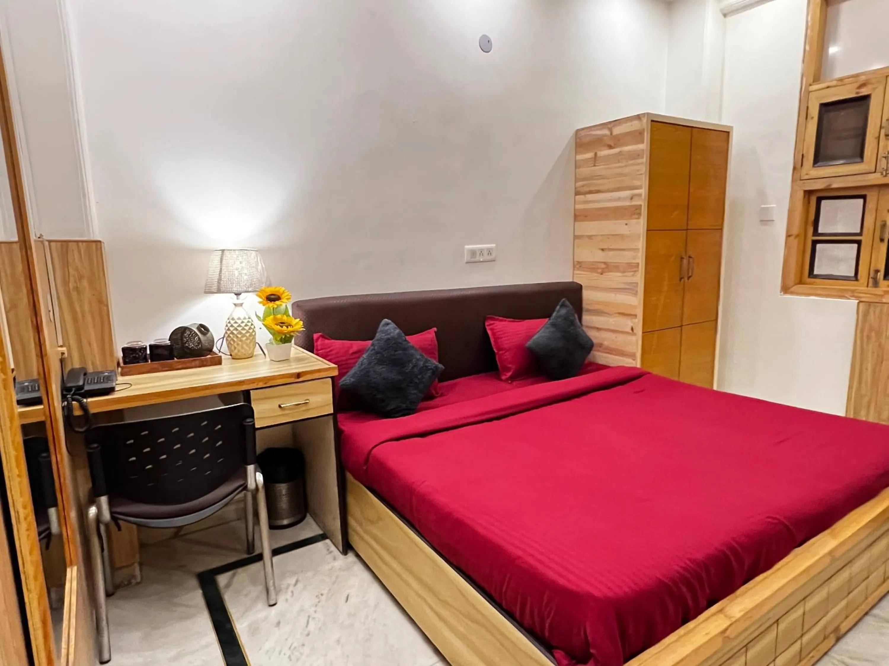Bed in Divine Inn Hotel Near Rajouri Garden Main Market