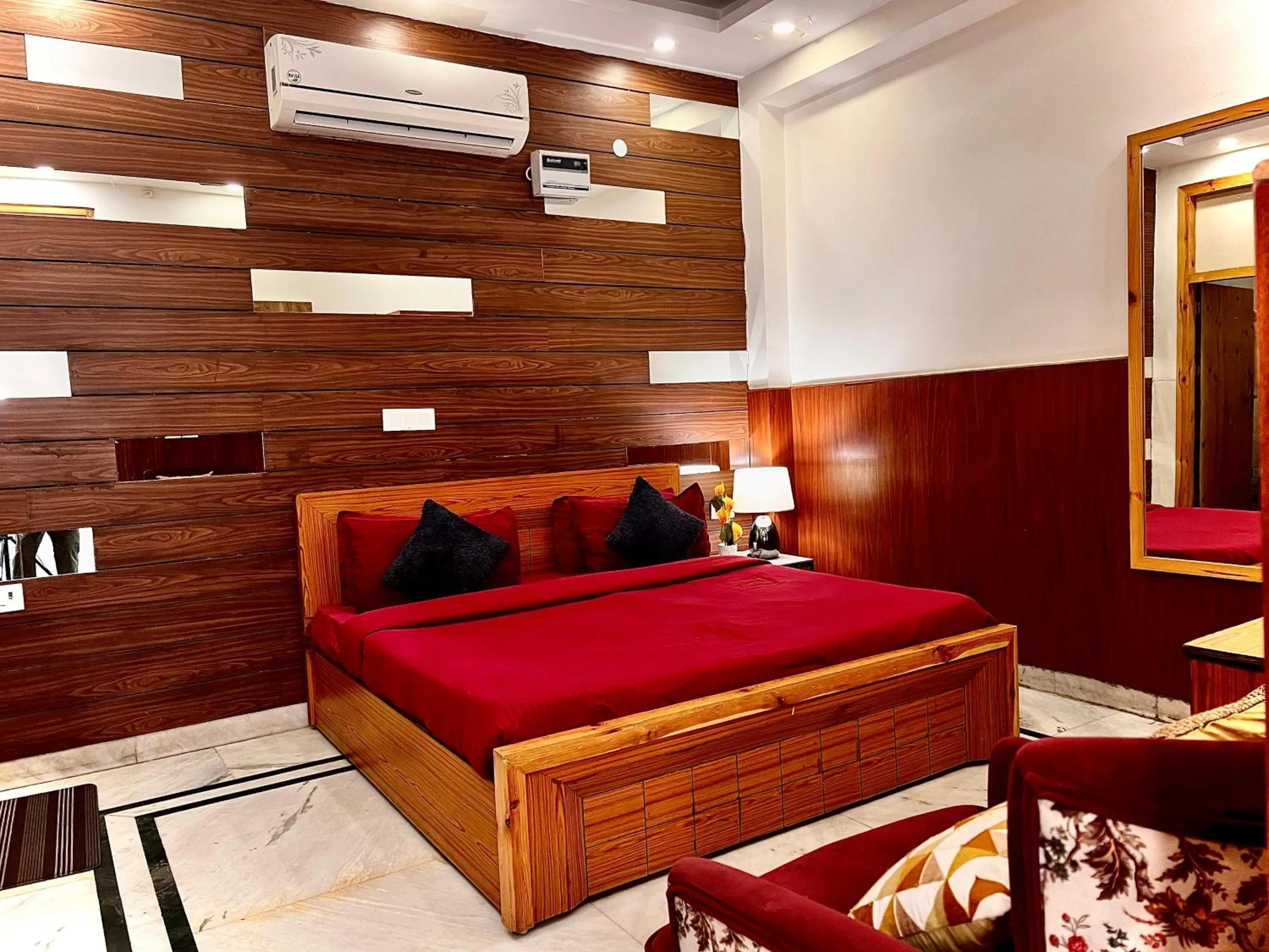 Bed in Divine Inn Hotel Near Rajouri Garden Main Market