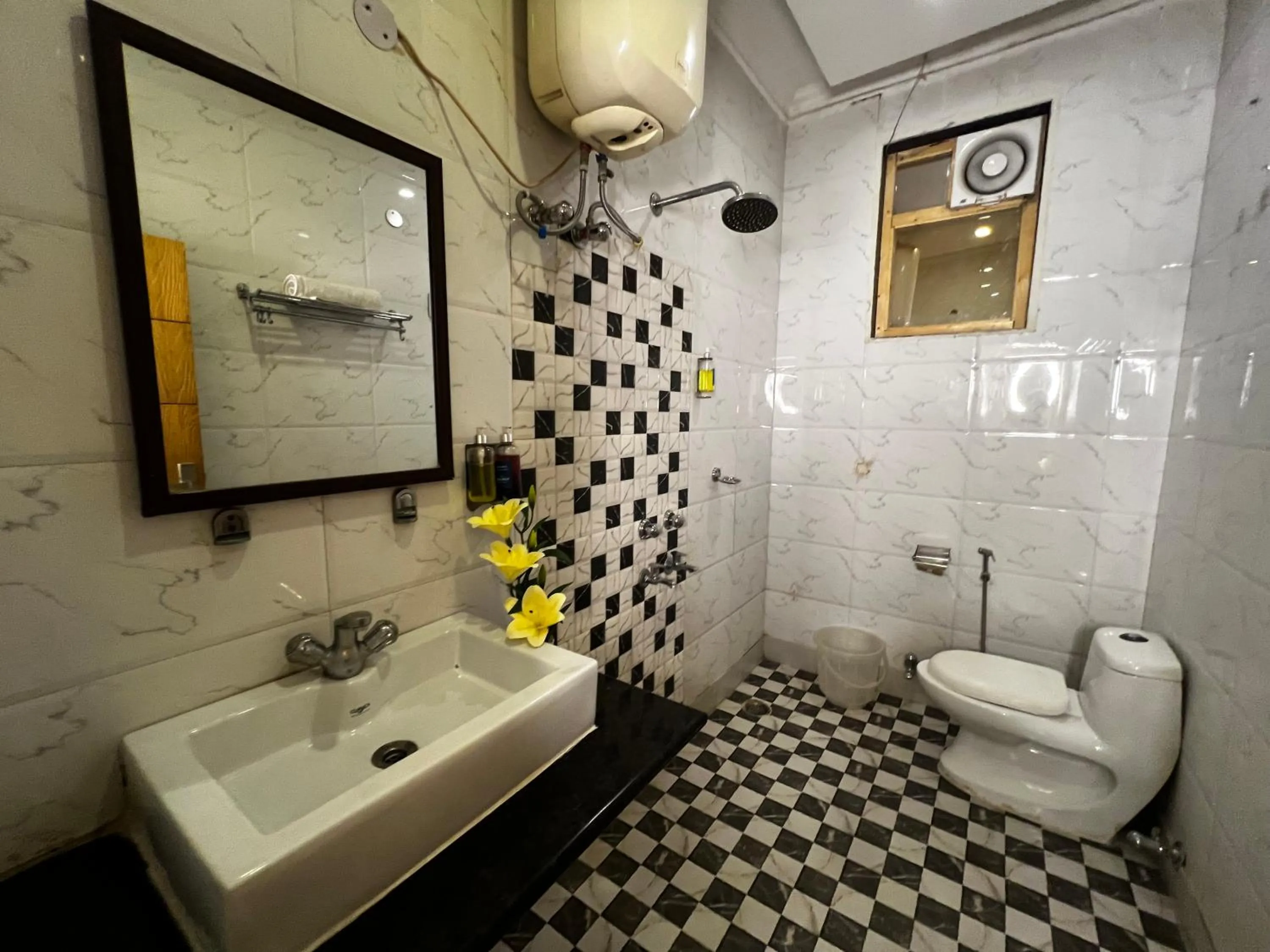 Toilet in Divine Inn Hotel Near Rajouri Garden Main Market