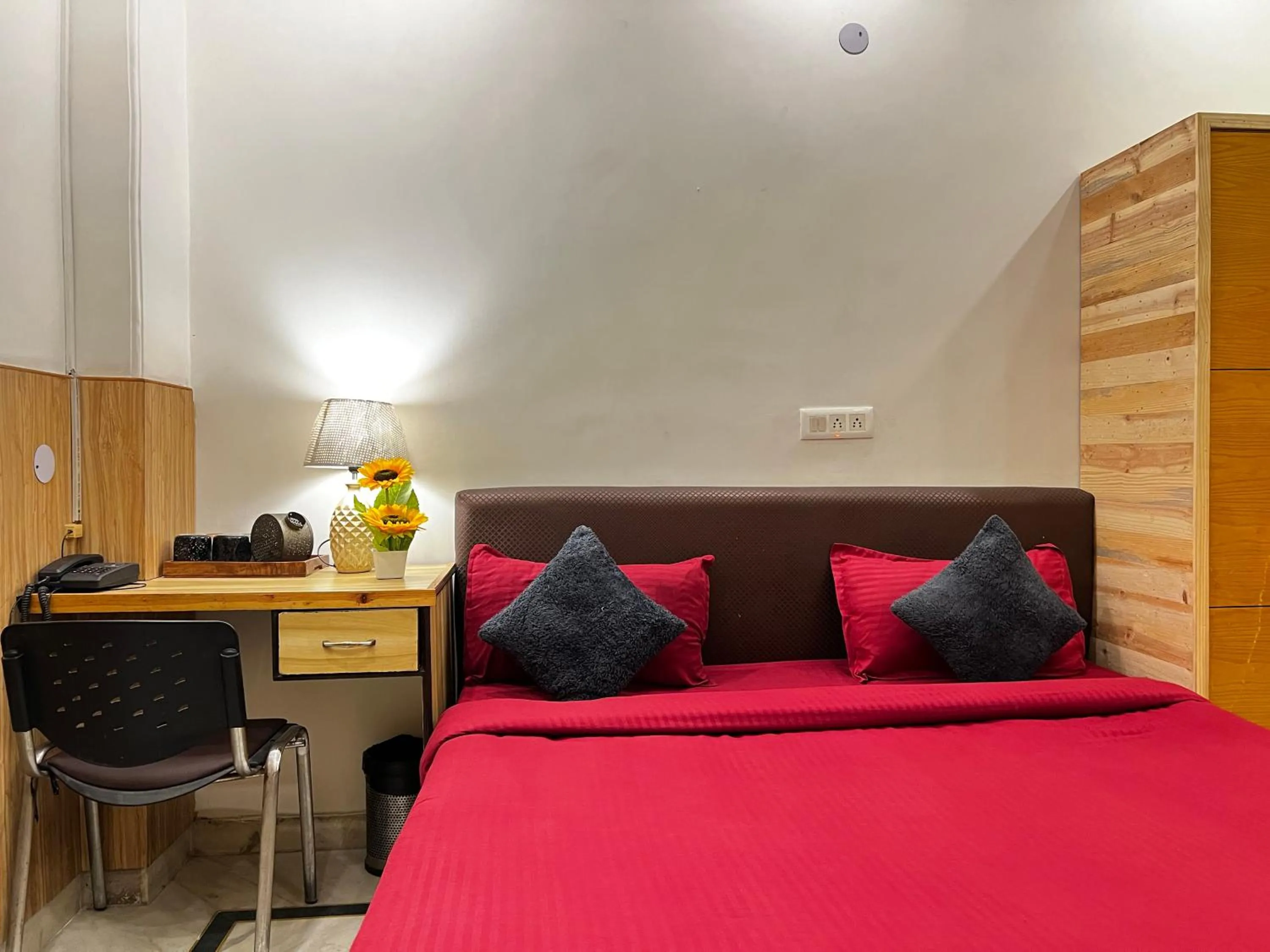 Bed in Divine Inn Hotel Near Rajouri Garden Main Market
