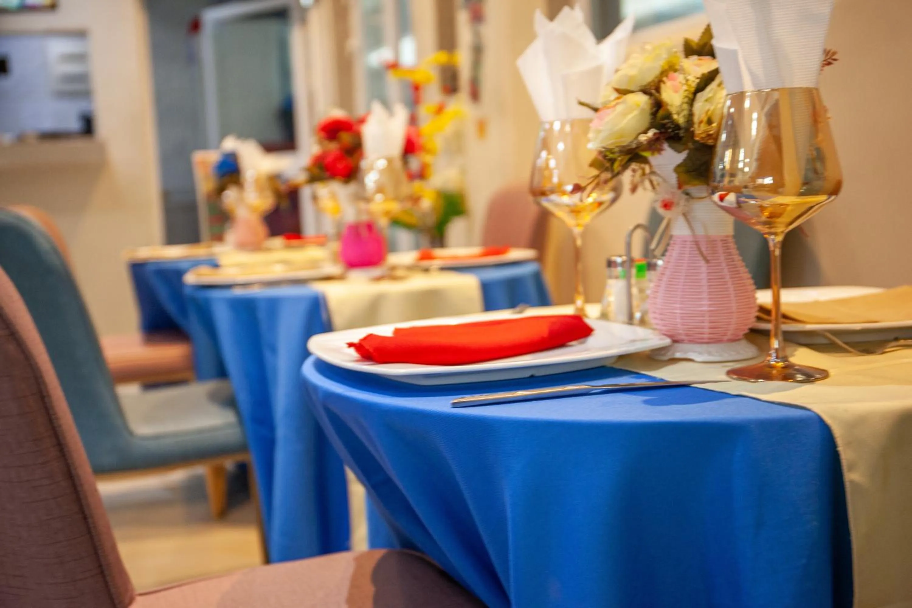 Restaurant/places to eat in HOTEL MICKEL