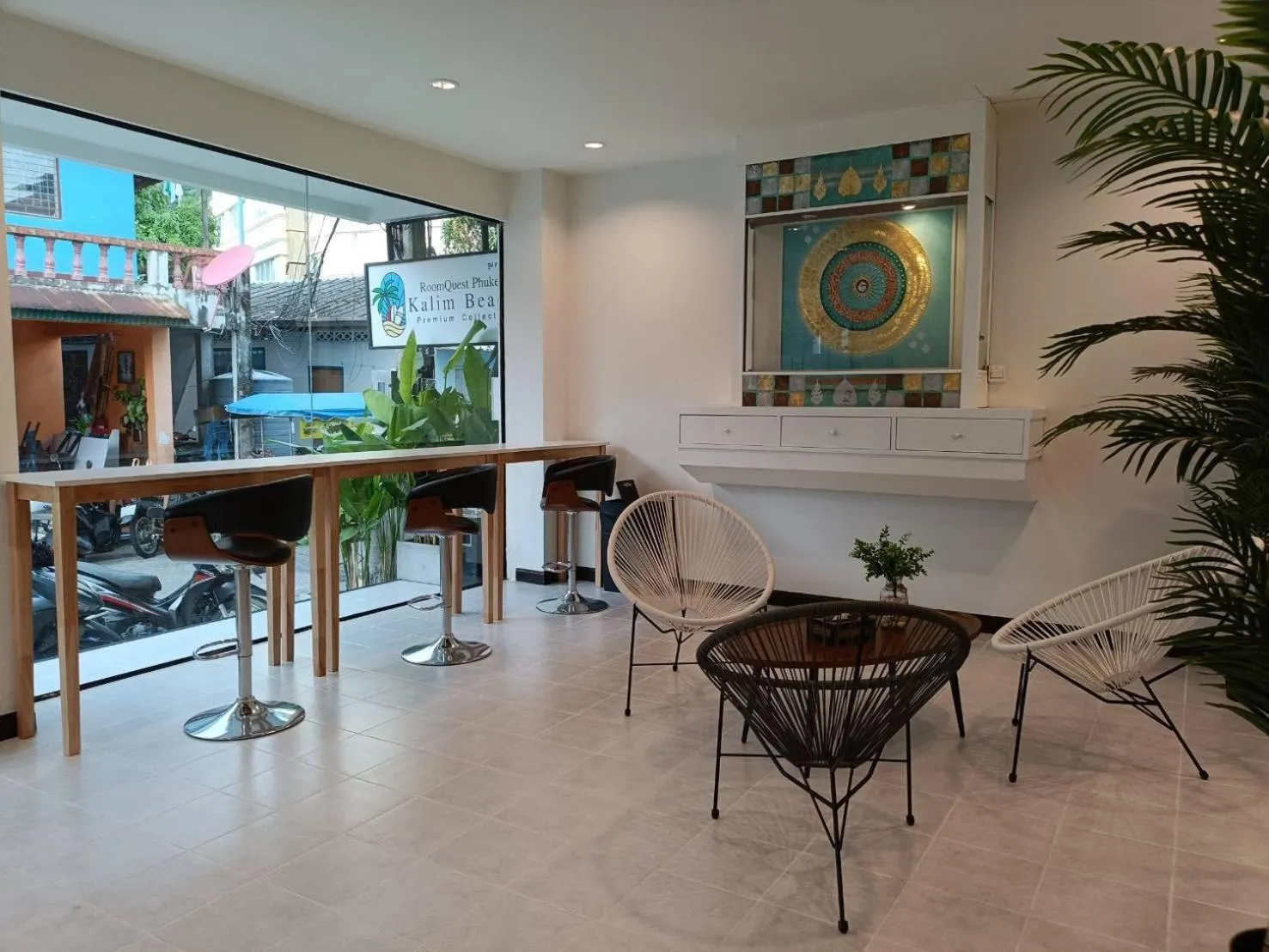 Lobby or reception in RoomQuest Kalim Beach