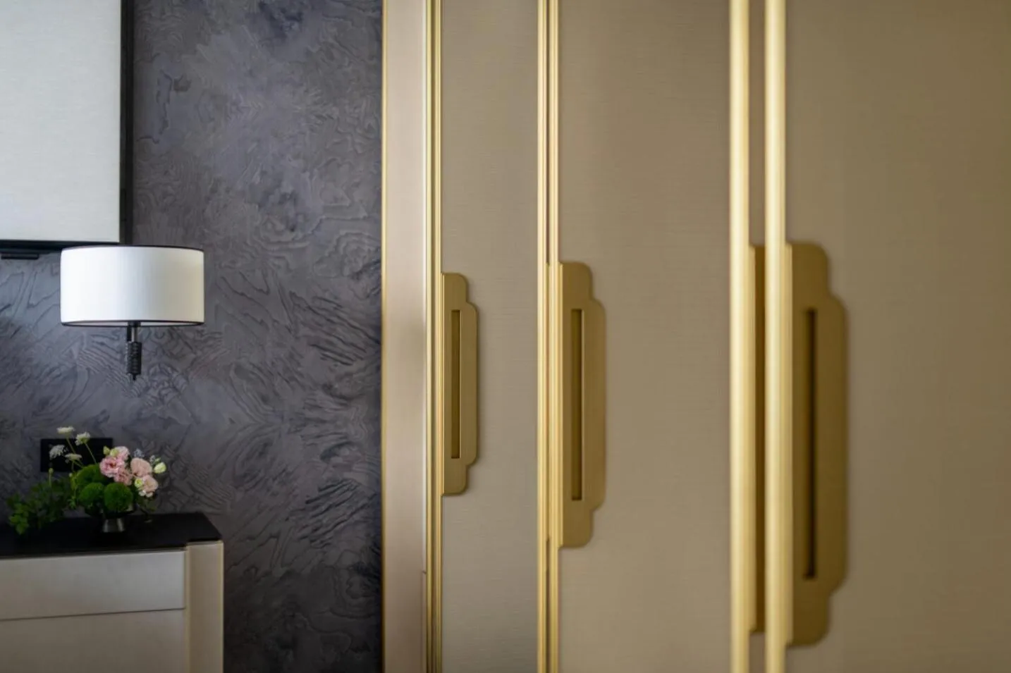 wardrobe in Four Seasons Hotel Suzhou