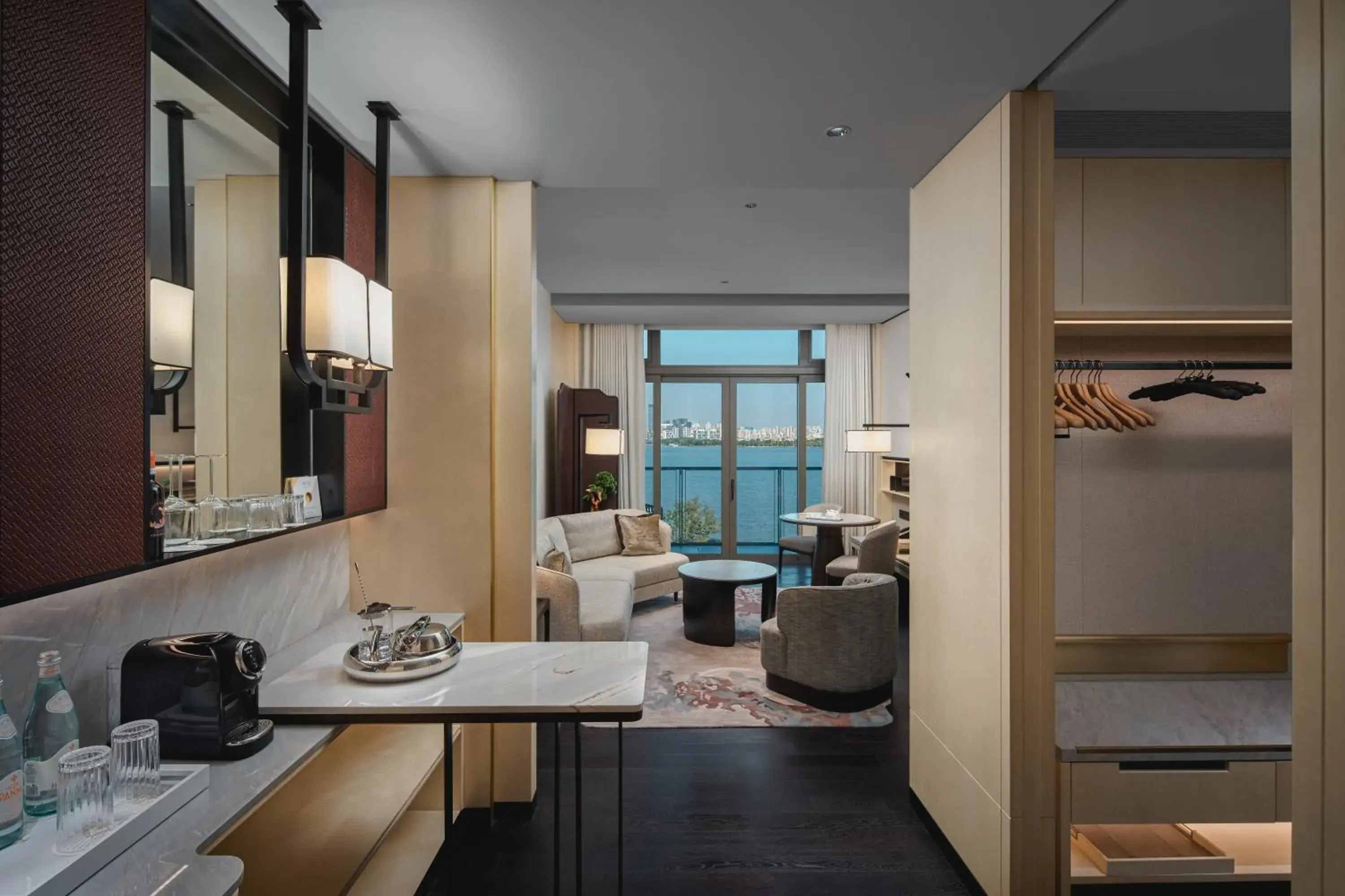 Deluxe Lake View Suite King in Four Seasons Hotel Suzhou Deluxe Lake View Suite King in Four Seasons Hotel Suzhou