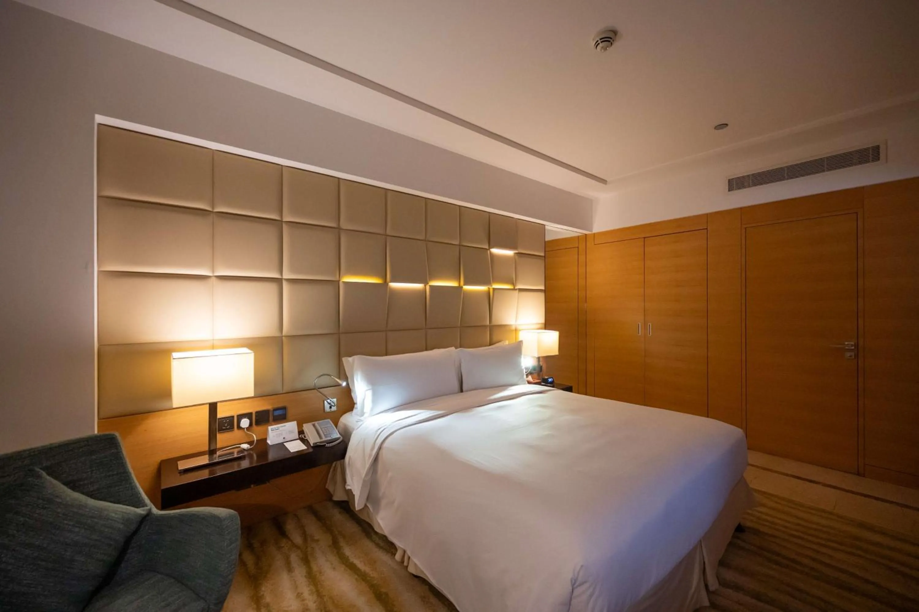 Bed in DoubleTree by Hilton Hotel Riyadh - Al Muroj Business Gate