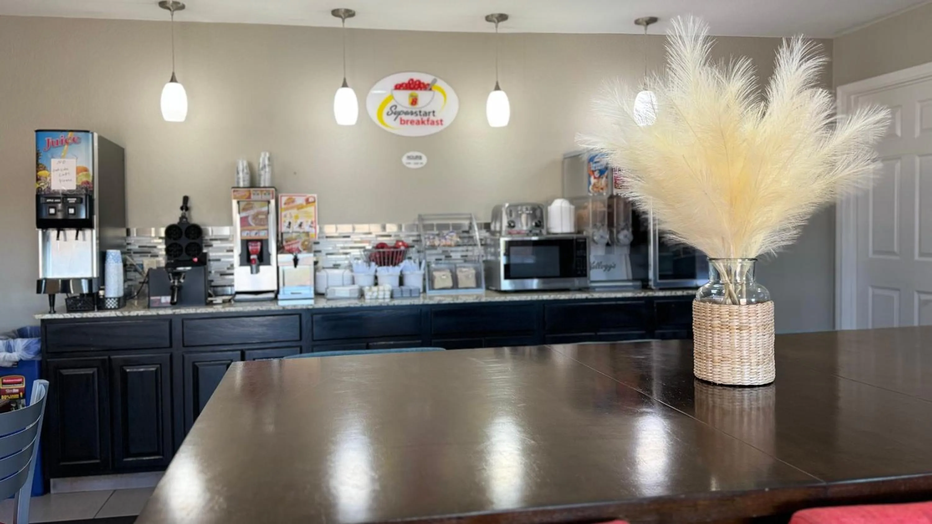 Breakfast in Super 8 by Wyndham Henryetta