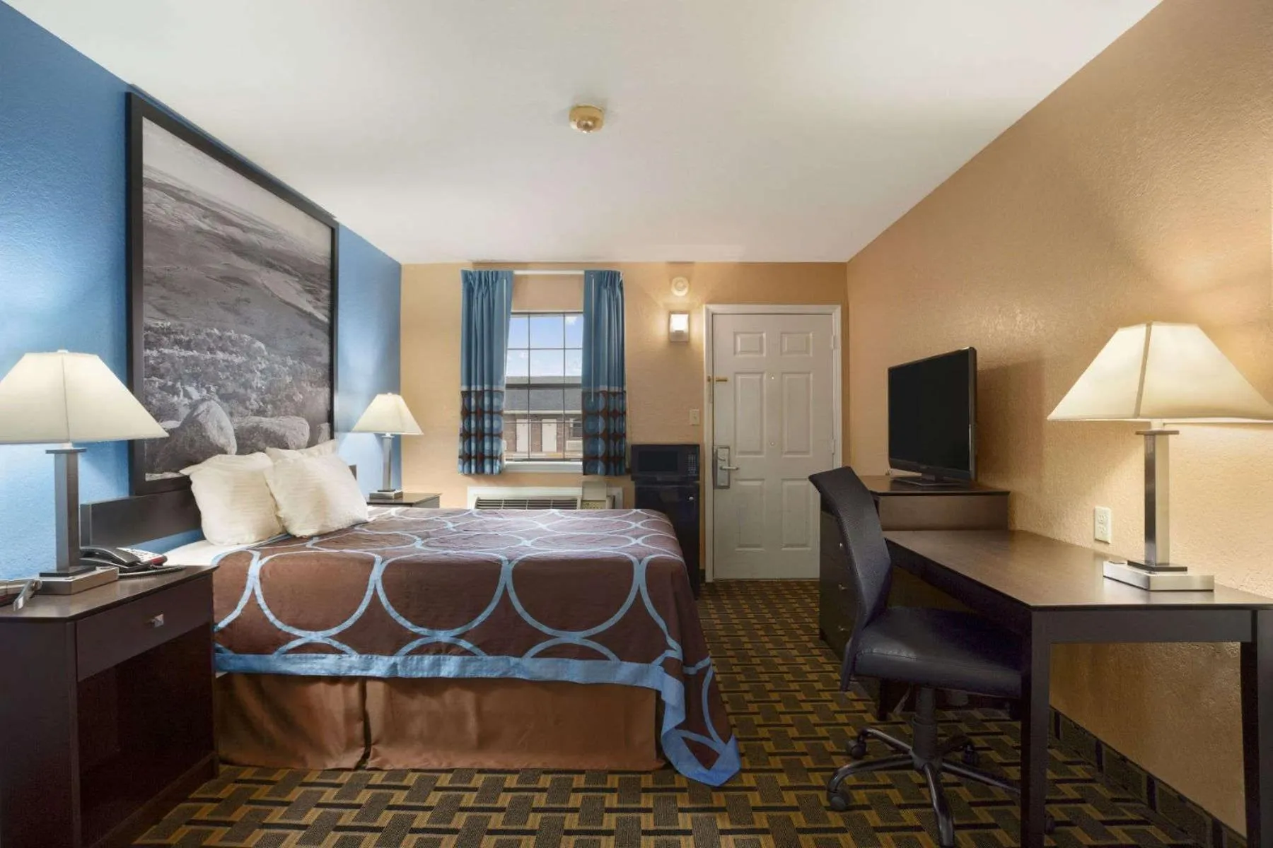 Bedroom, Bed in Super 8 by Wyndham Henryetta