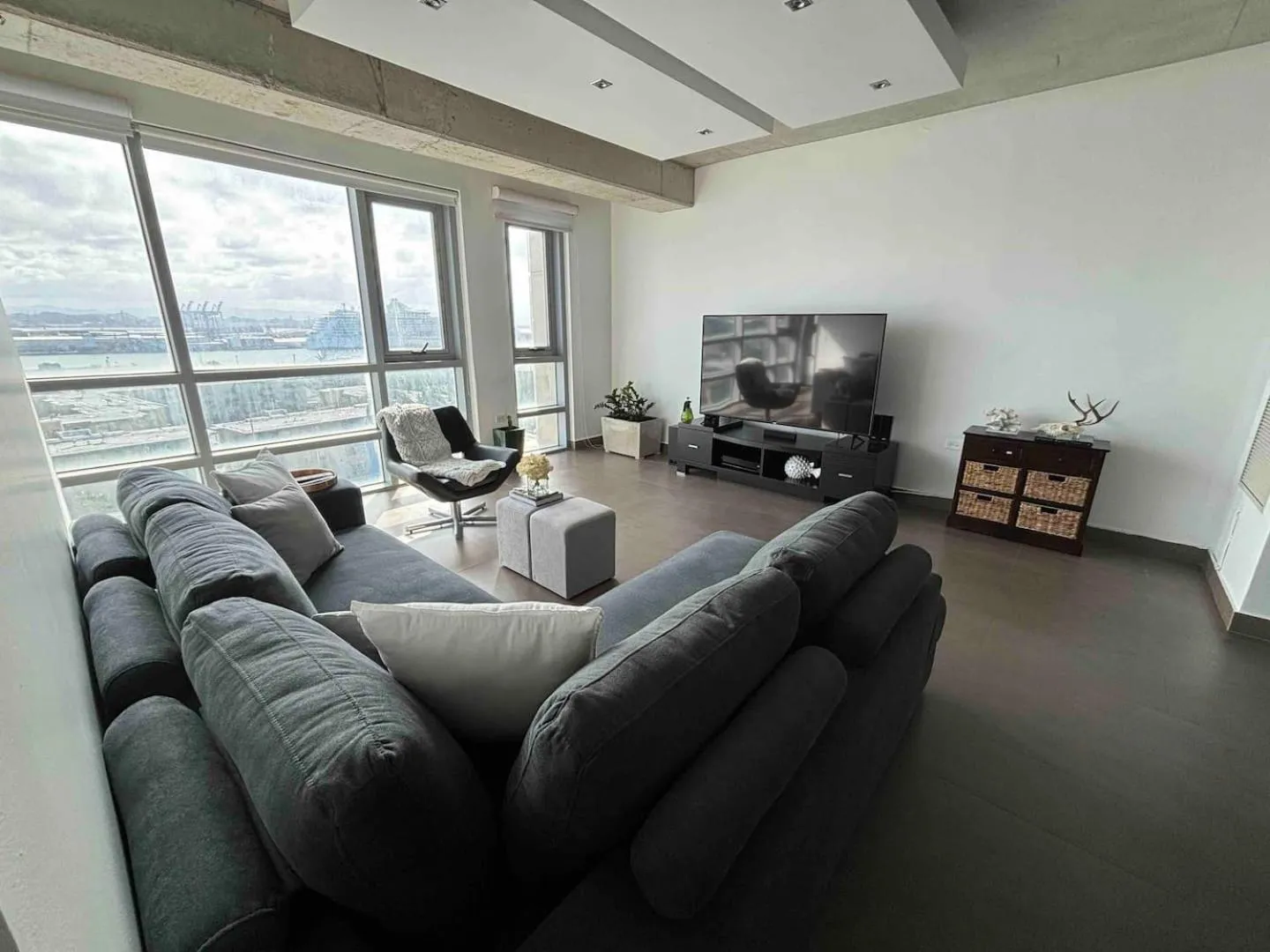 Living room in Atlantis Loft Studio by Stay Here PR