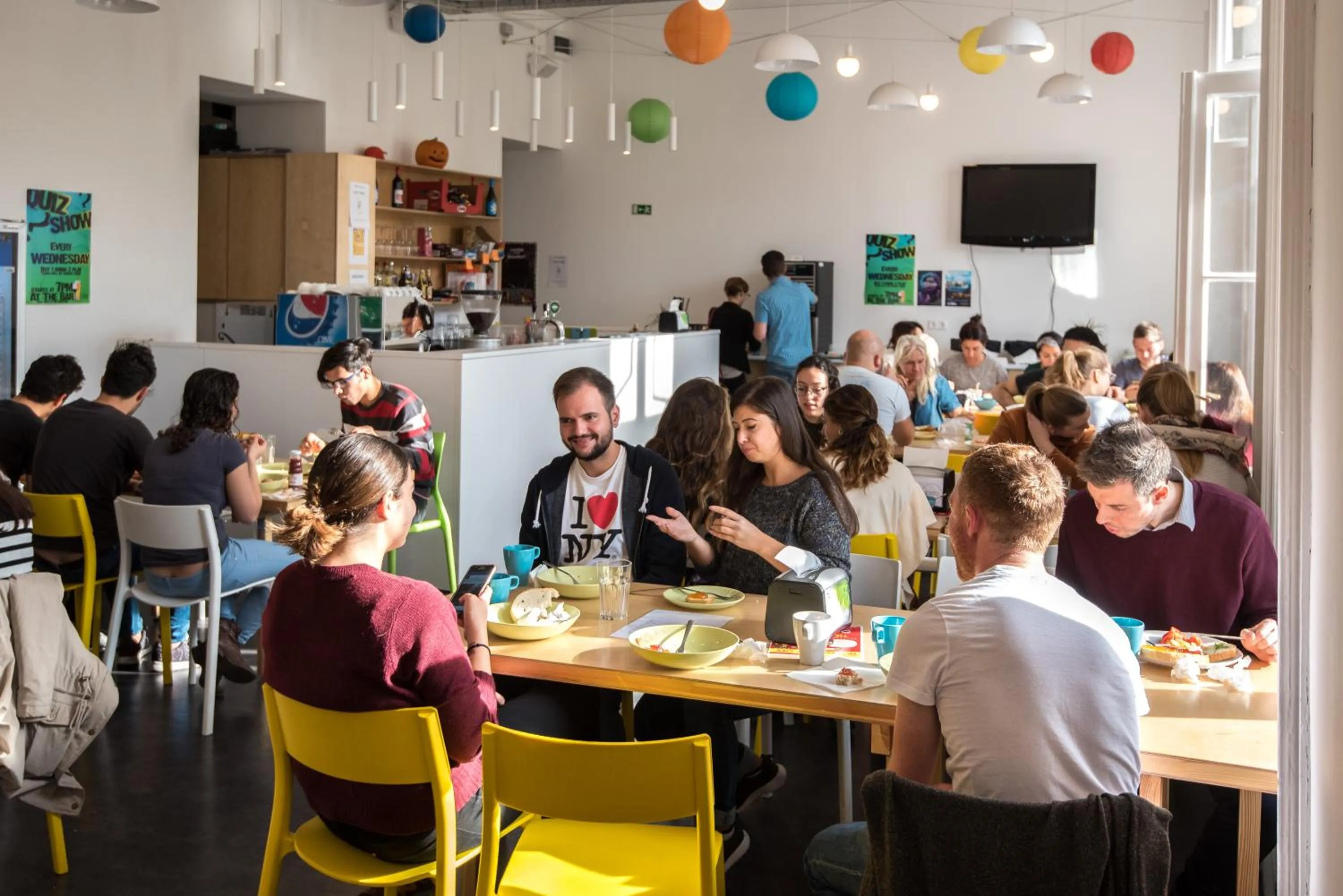 Restaurant/places to eat in Avenue Hostel