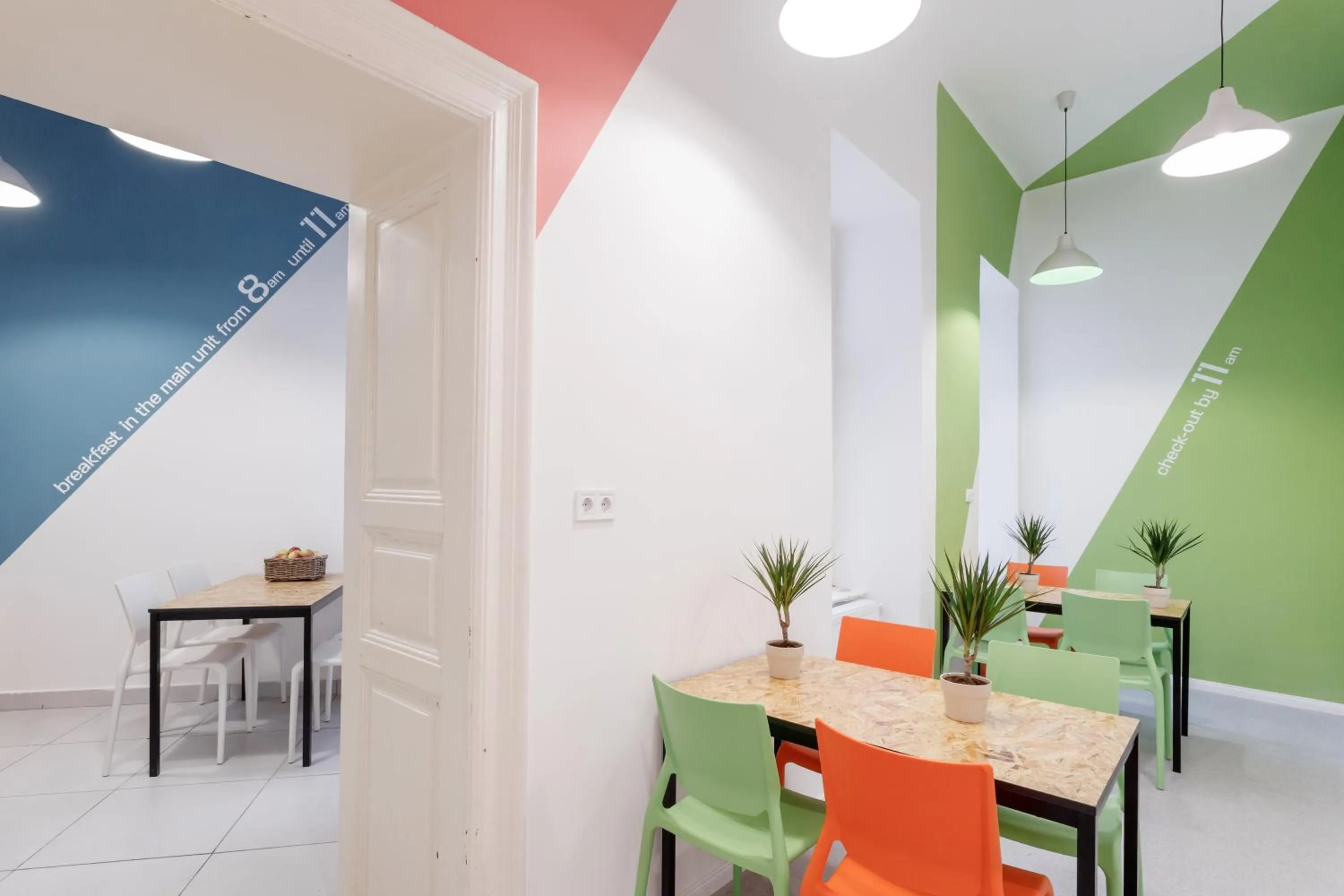 Communal lounge/ TV room in Avenue Hostel