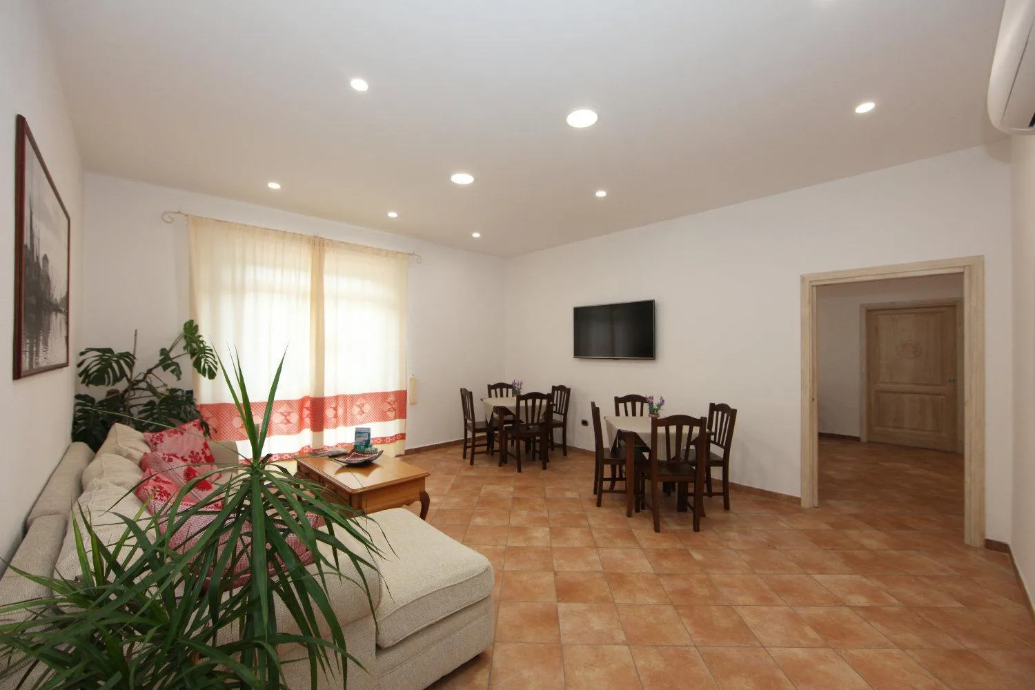 Communal lounge/ TV room in Guest House Villabianca