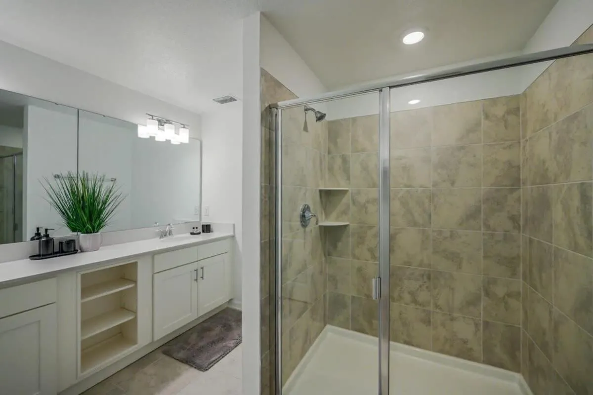 Spacious Beautiful 3-BR Condo Prime Location