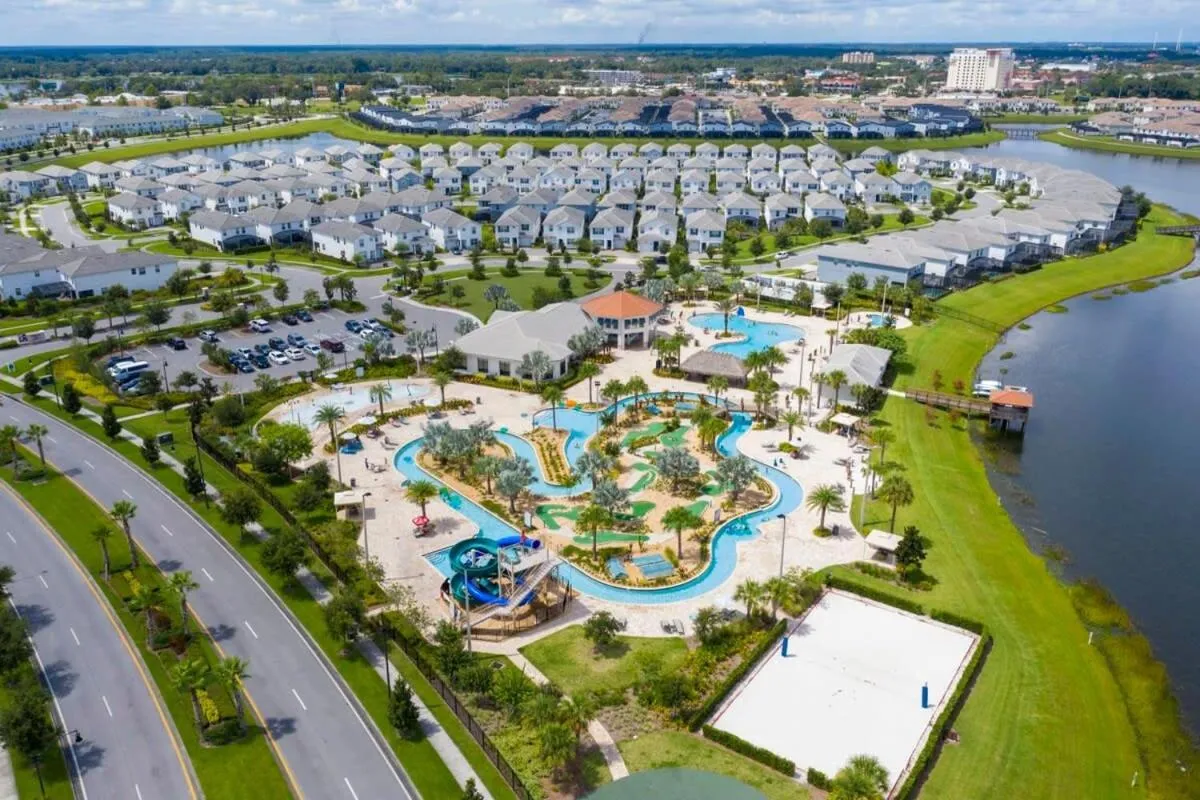 Spacious Beautiful 3-BR Condo Prime Location