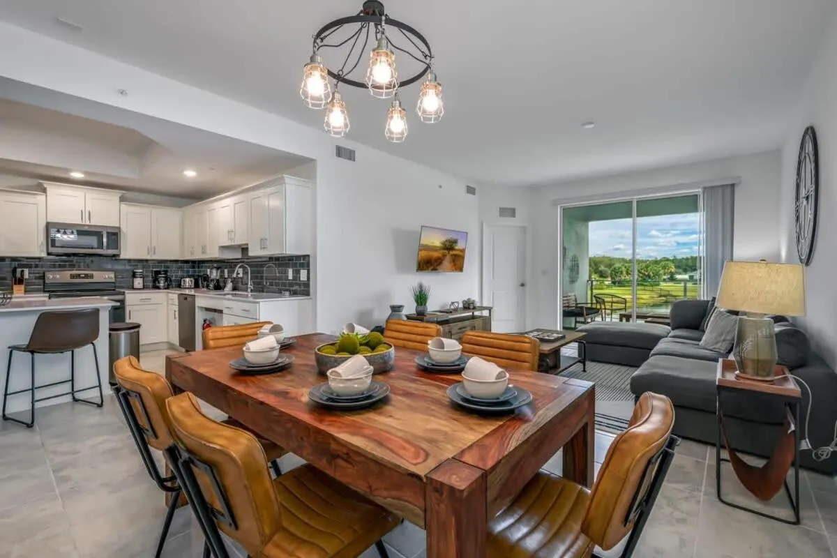 Spacious Beautiful 3-BR Condo Prime Location