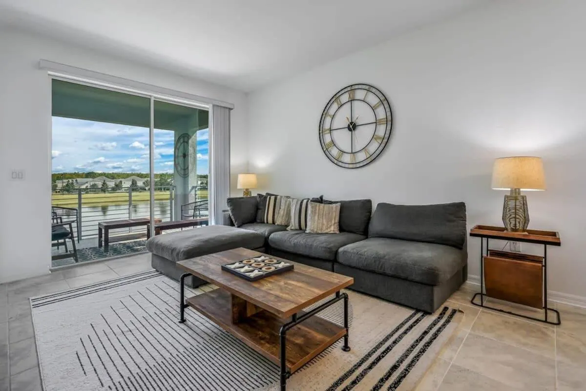 Spacious Beautiful 3-BR Condo Prime Location