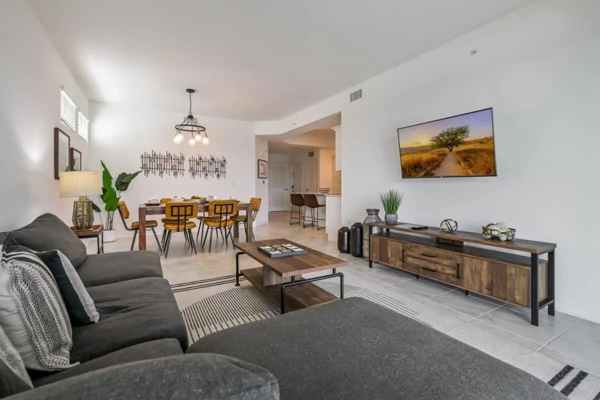 Spacious Beautiful 3-BR Condo Prime Location