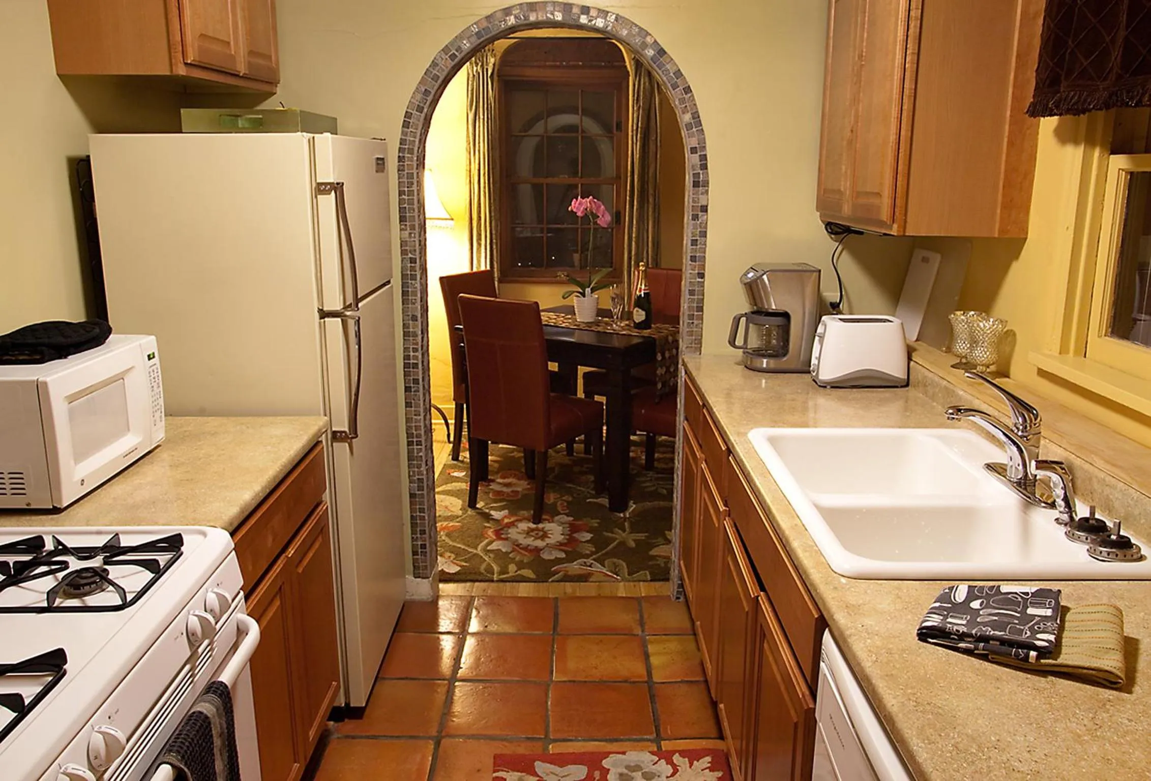 kitchen in Casa de Tres Lunas/House of Three Moons