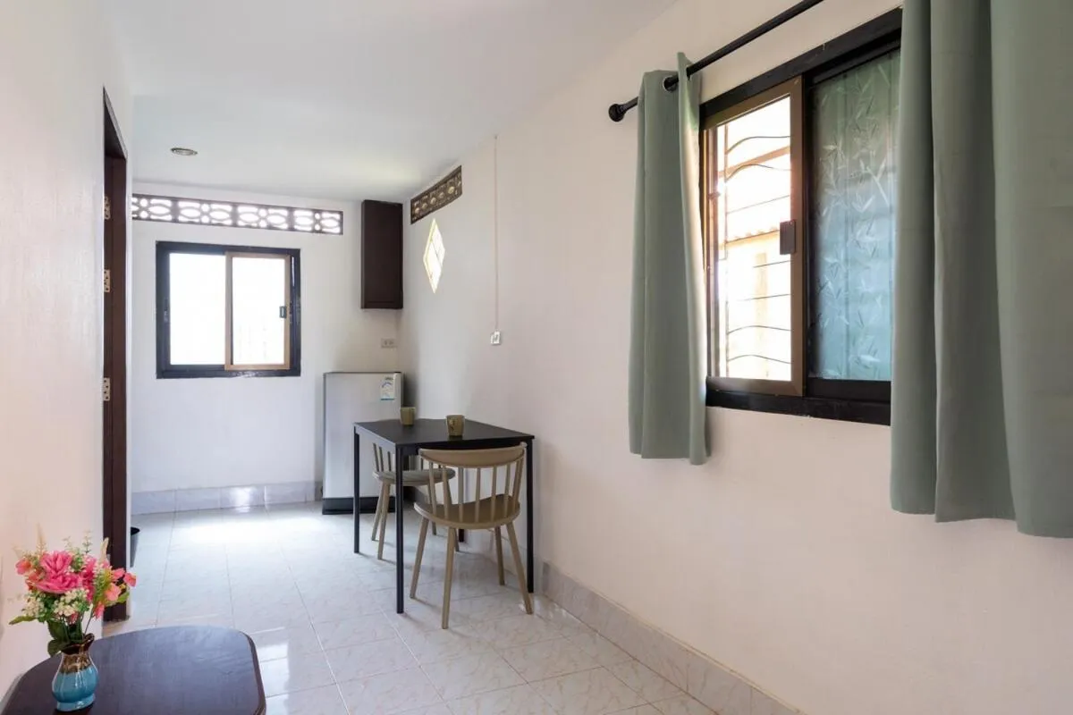 Lanta School Beach Resort