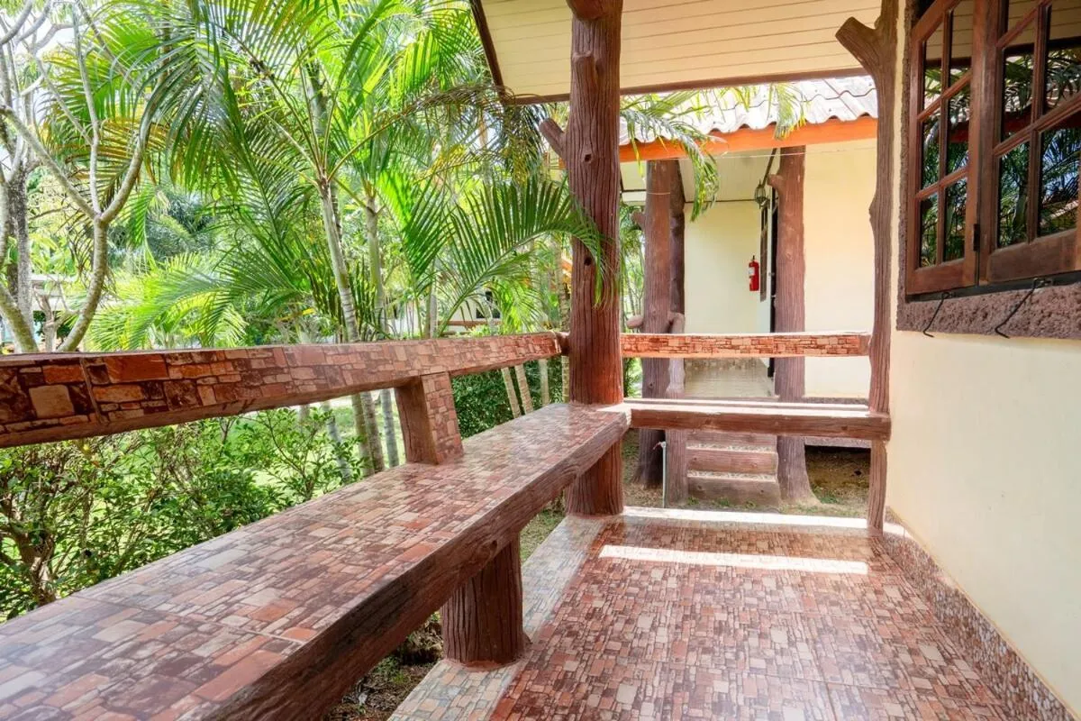 Lanta School Beach Resort