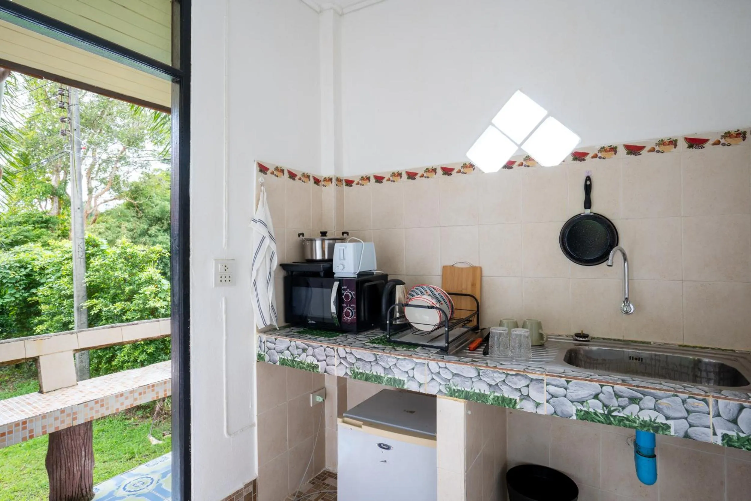 Kitchen or kitchenette in Lanta School Beach Resort
