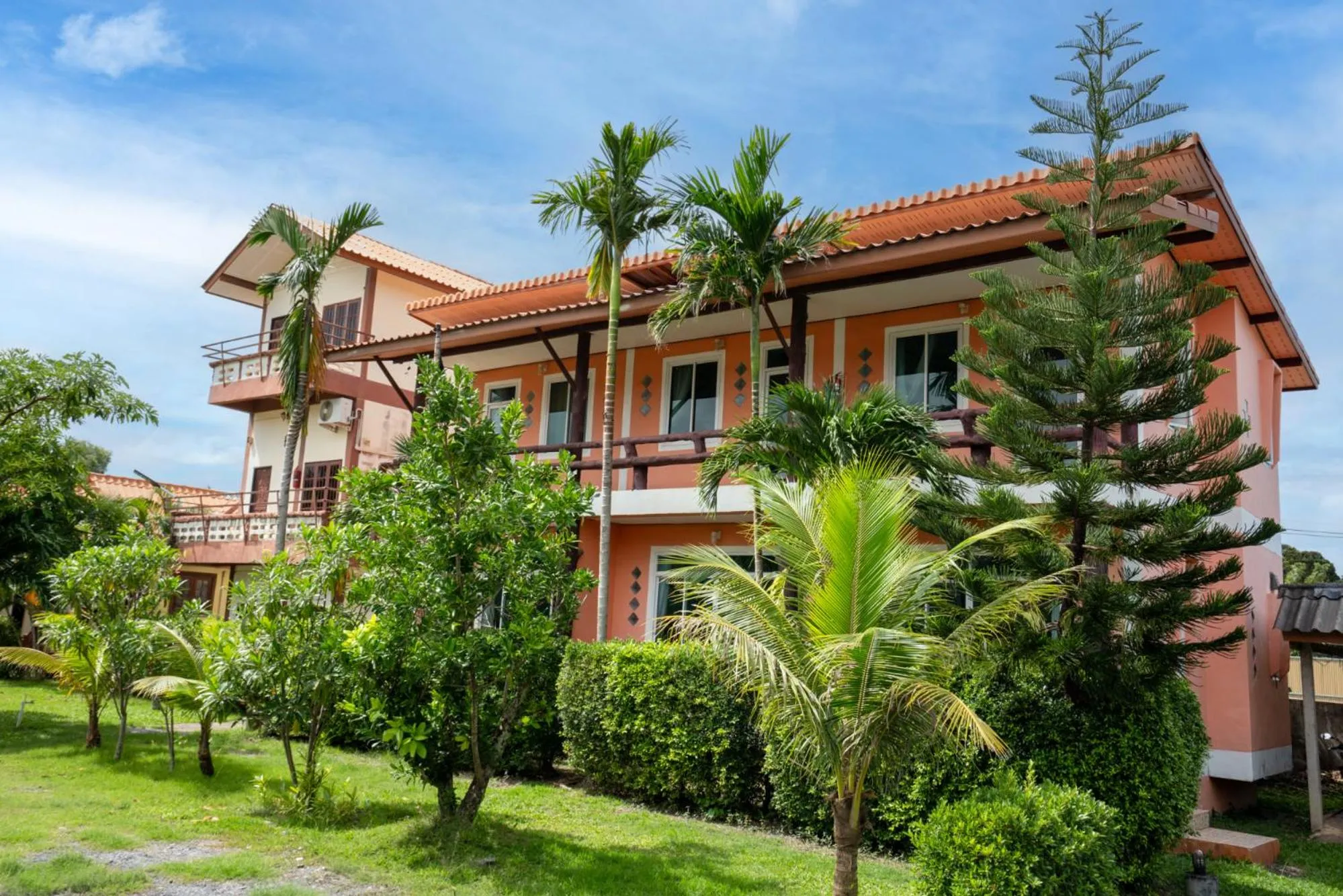 Lanta School Beach Resort