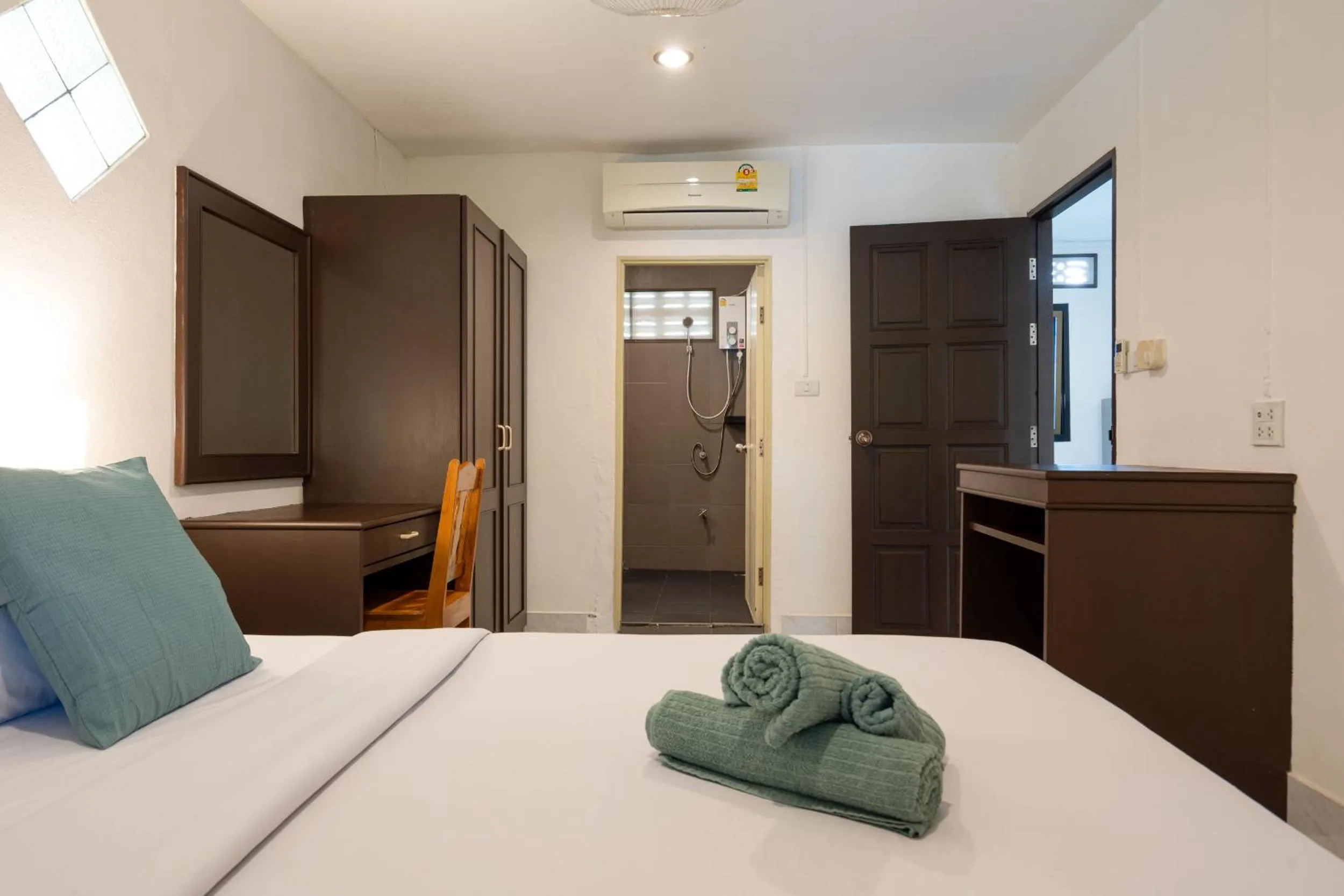 Bedroom, Bed in Lanta School Beach Resort