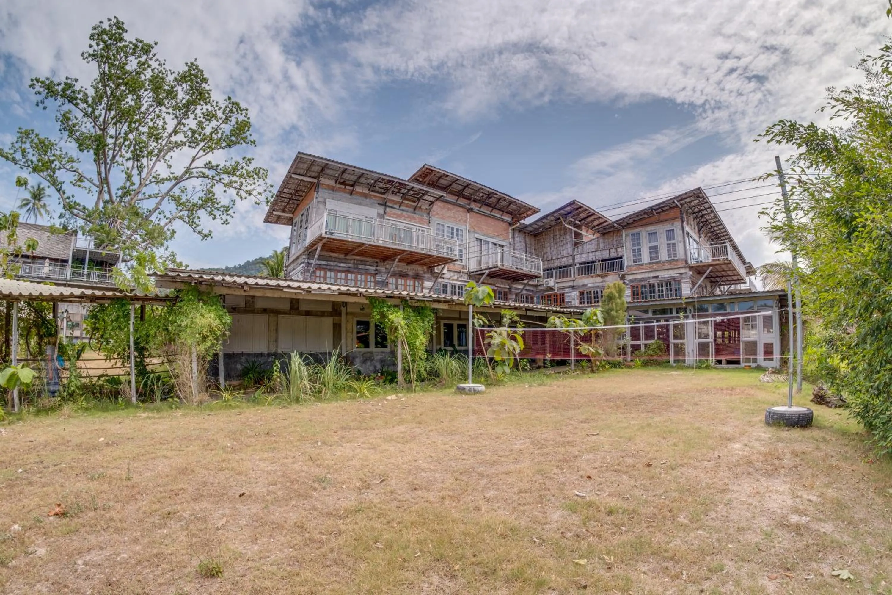 Artisan koh yao yai handcraft beachfront villas.