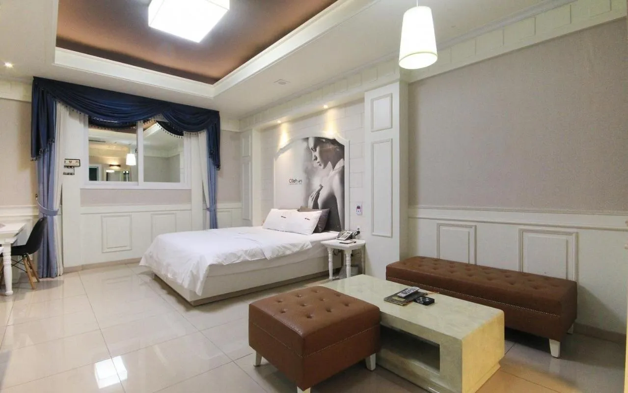 Bed in Olle Business Hotel