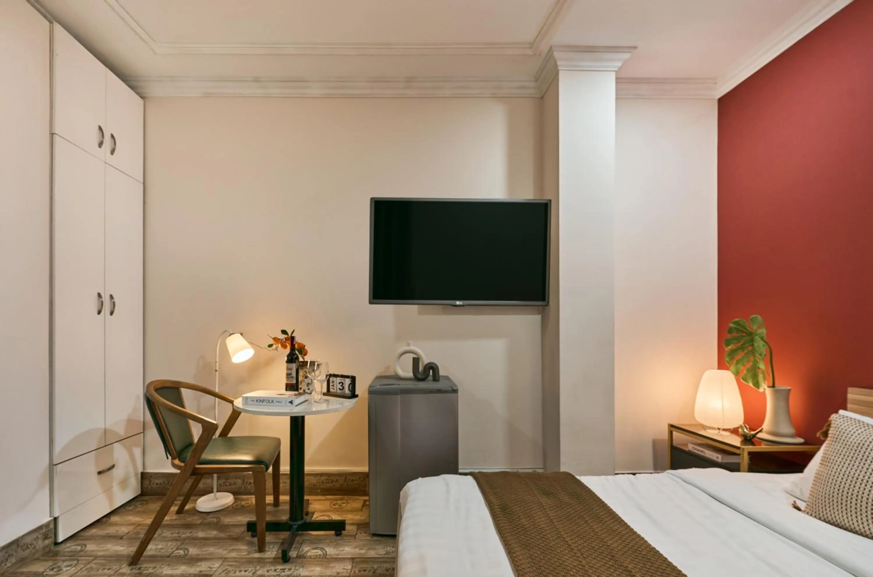 Bed in The Passion Hotel Airport - 5 minutes to Tan Son Nhat