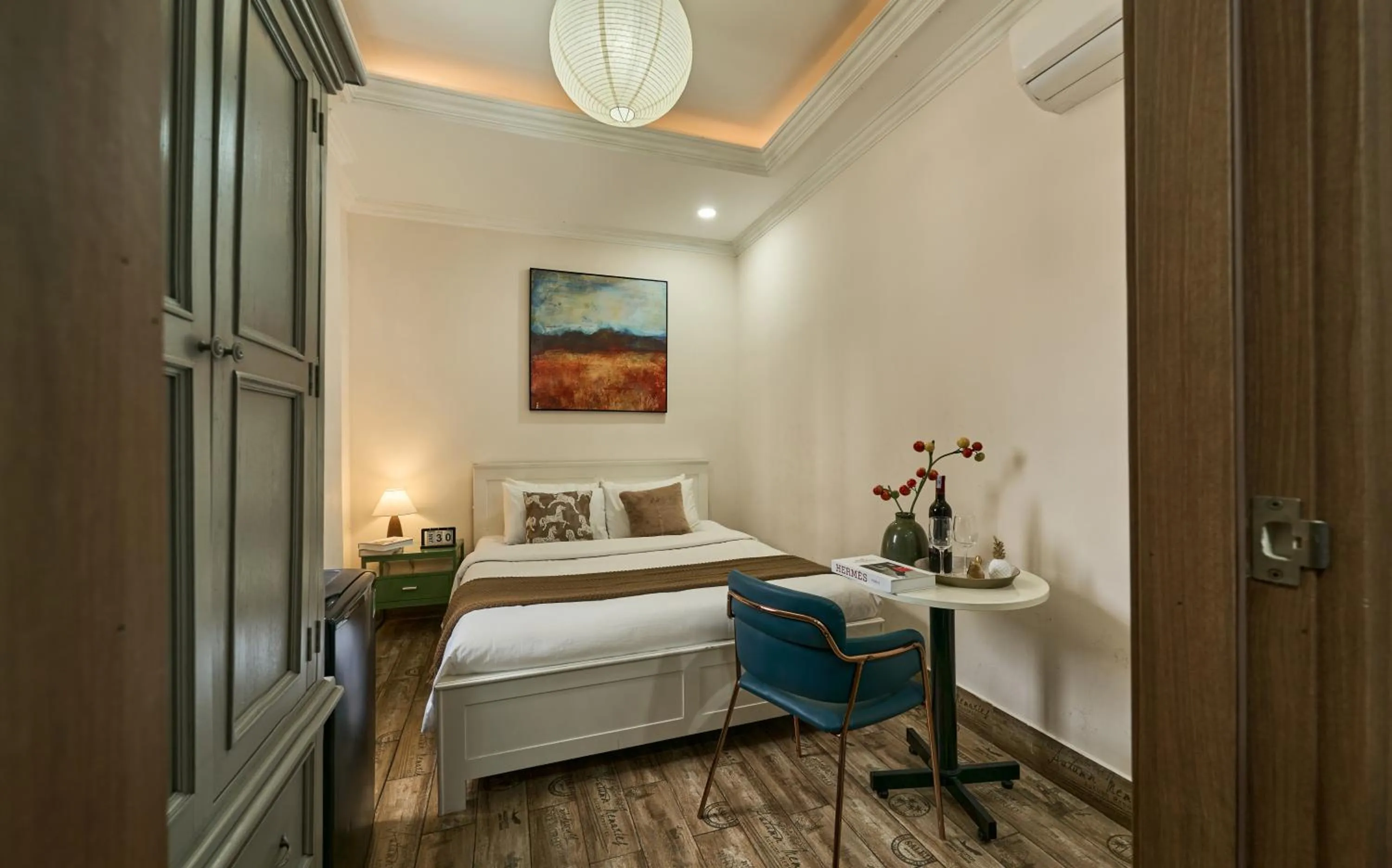 Bed in The Passion Hotel Airport - 5 minutes to Tan Son Nhat