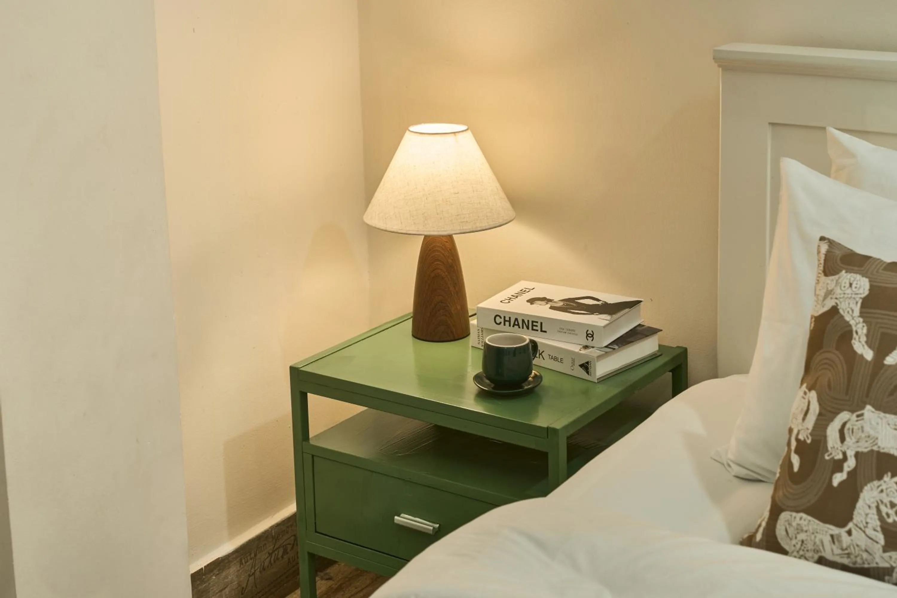 Bed in The Passion Hotel Airport - 5 minutes to Tan Son Nhat