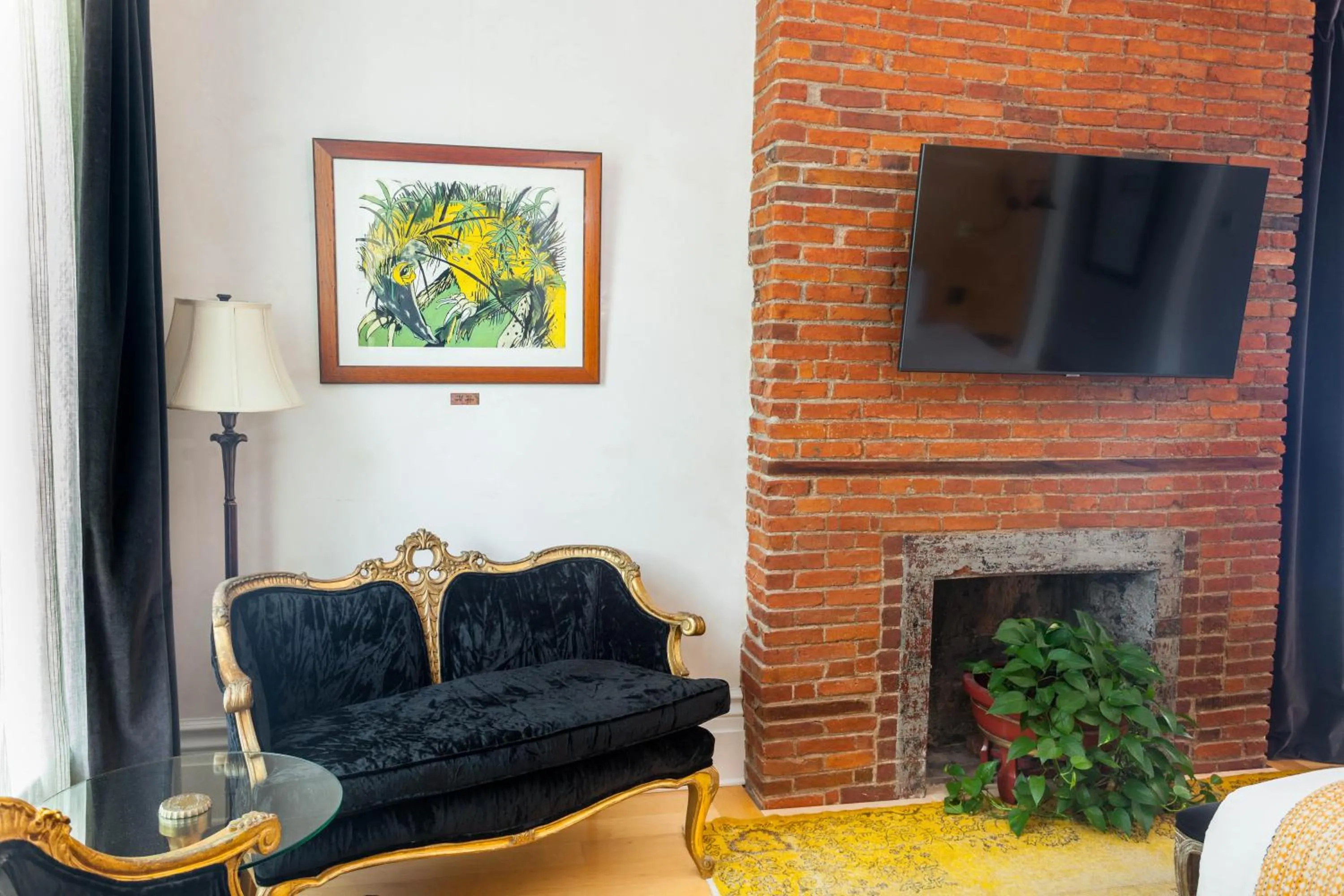 TV and multimedia in Argos Inn - Ithaca's Boutique Hotel