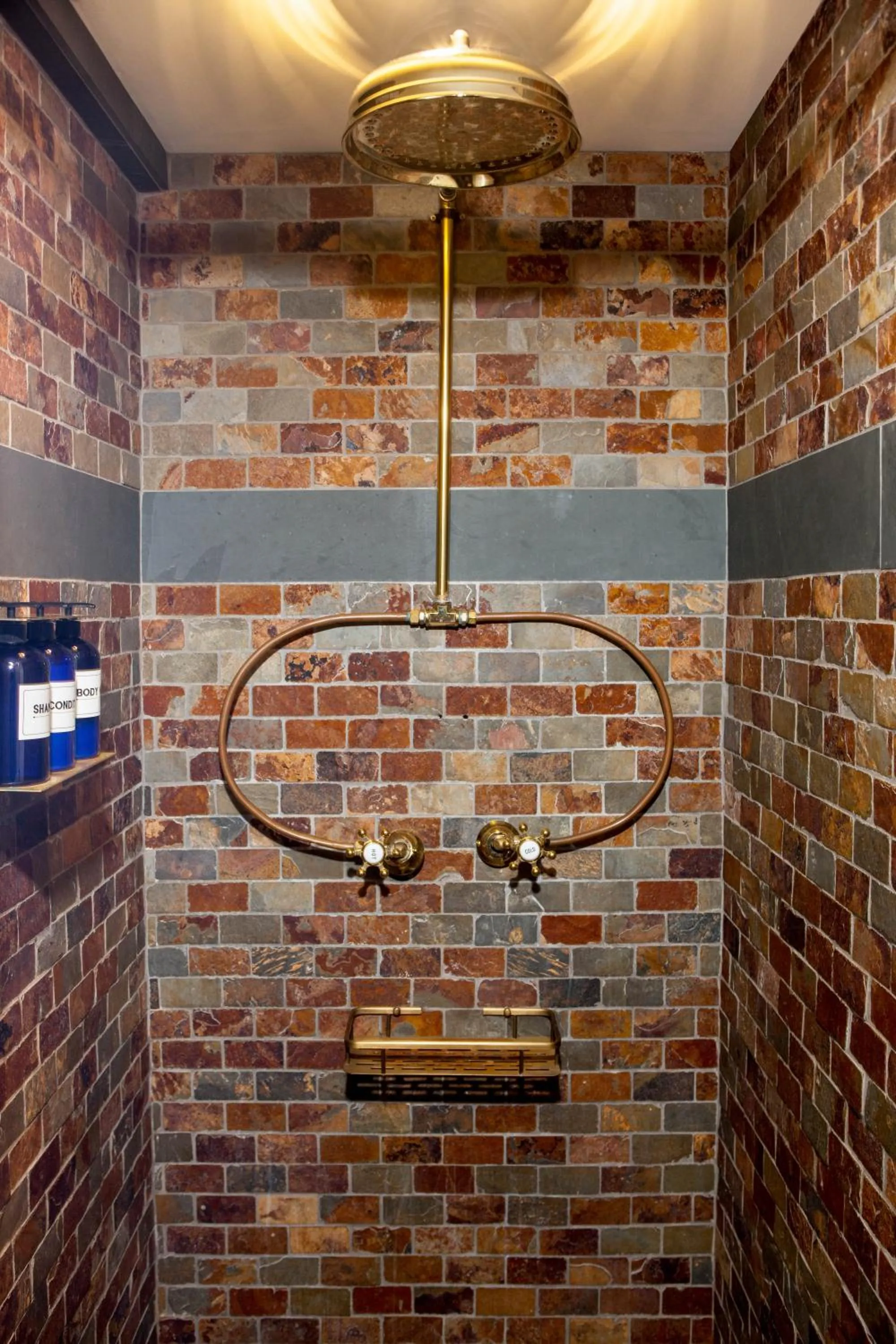 Shower in Argos Inn - Ithaca's Boutique Hotel