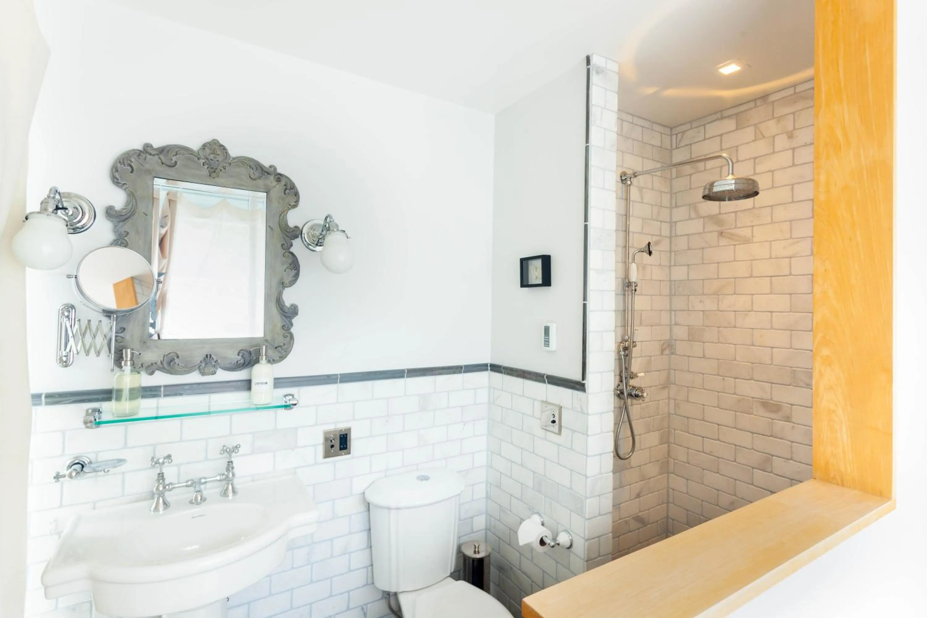 Shower in Argos Inn - Ithaca's Boutique Hotel